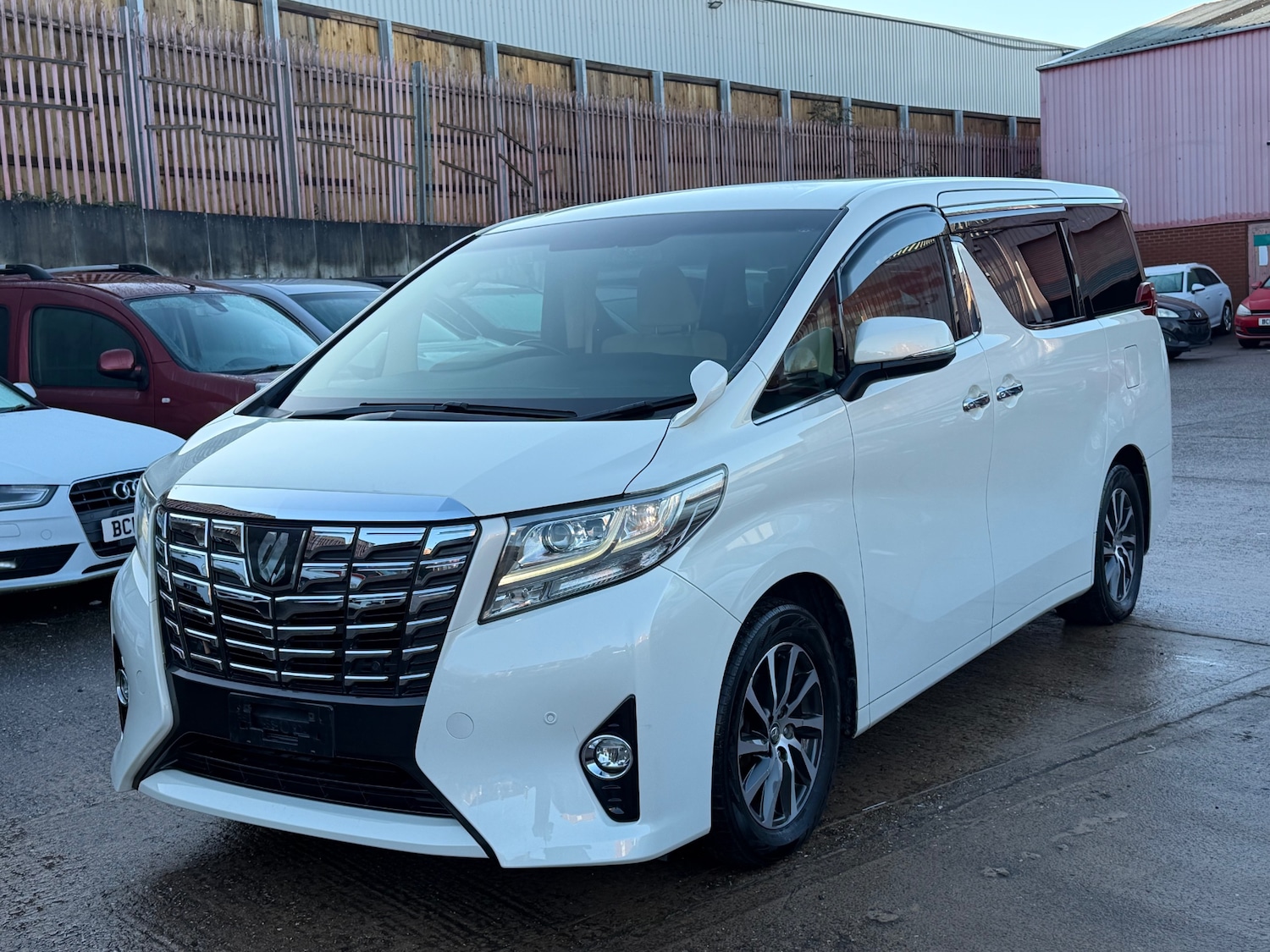 Used Toyota Alphard 2017 for sale - 76800770: Photo 2