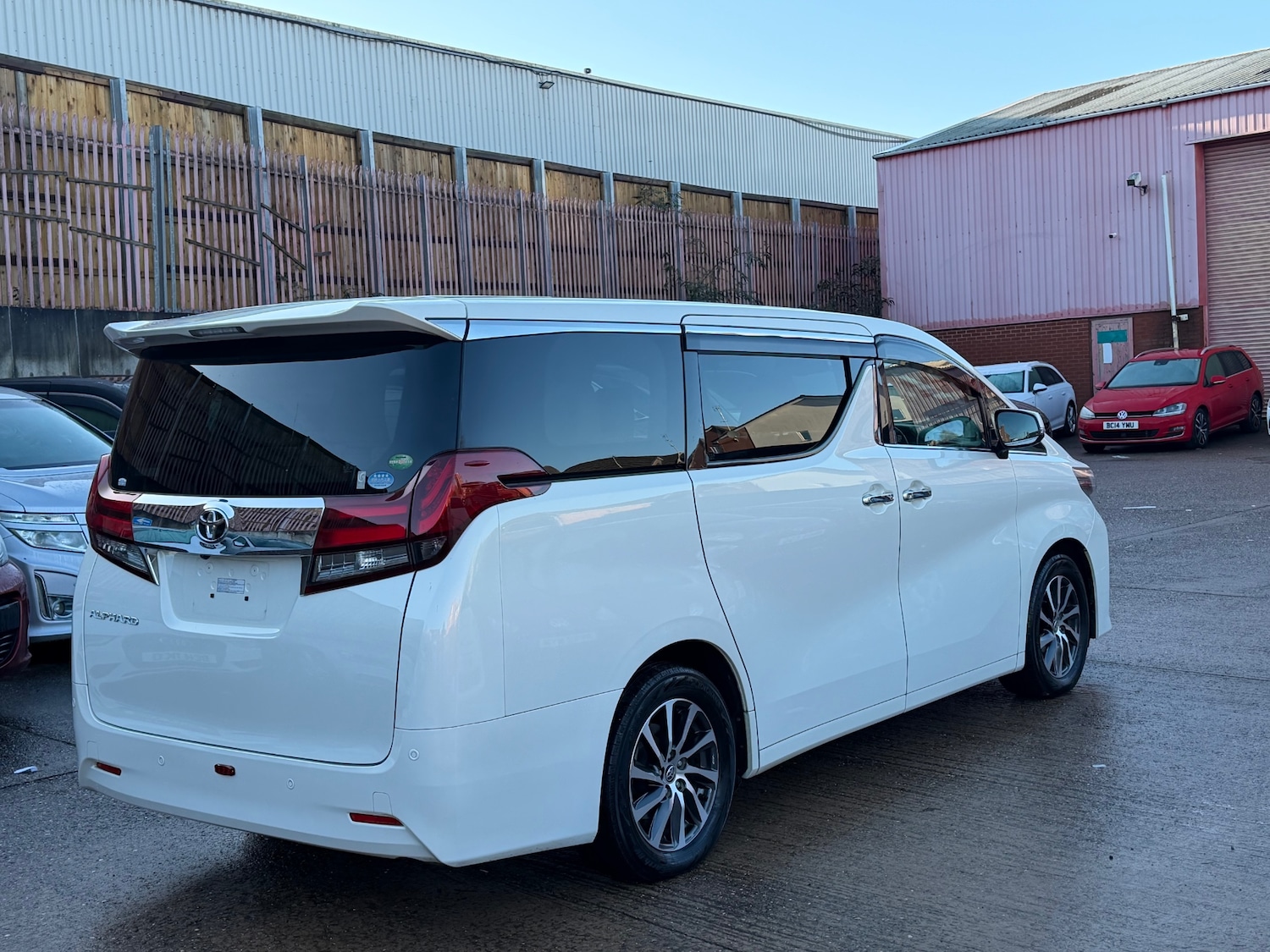 Used Toyota Alphard 2017 for sale - 76800770: Photo 5