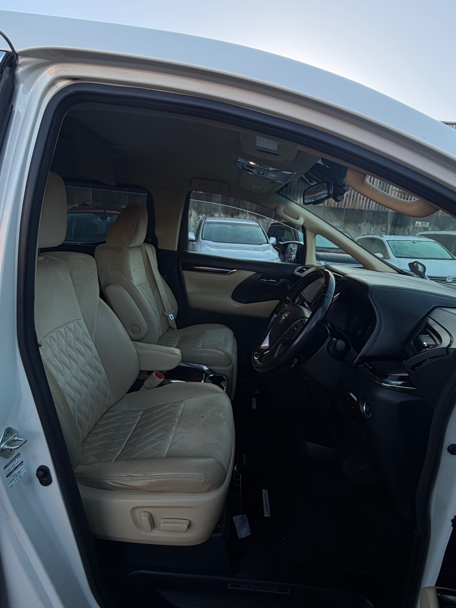 Used Toyota Alphard 2017 for sale - 76800770: Photo 7