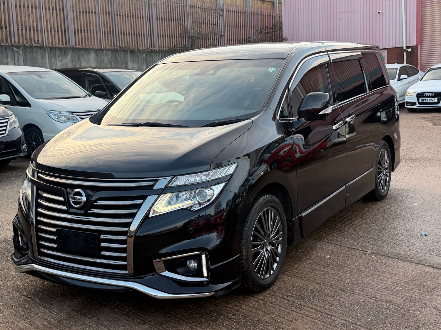 Used Nissan Elgrand 2019 for sale - 76974745: Photo 3