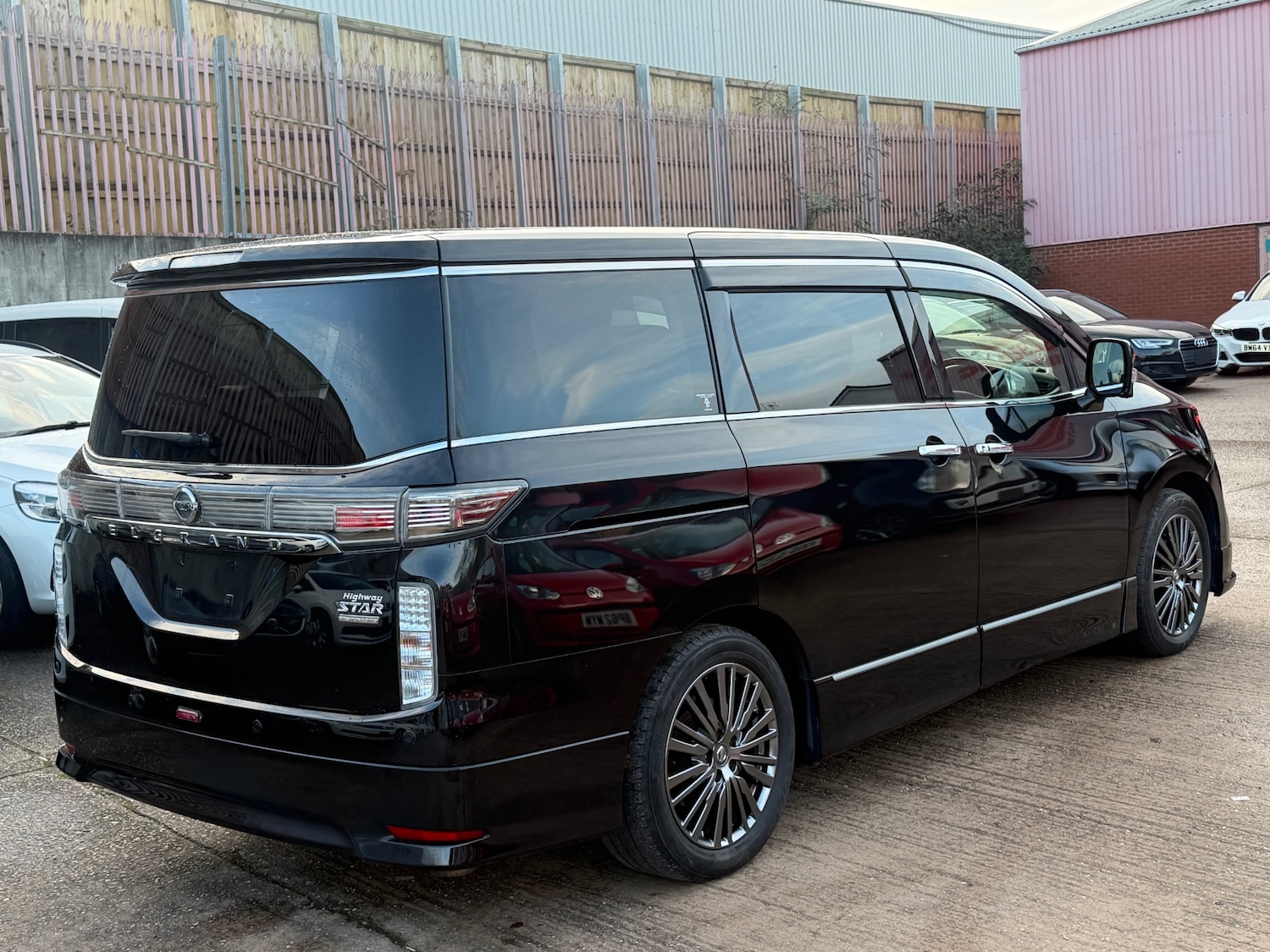 Used Nissan Elgrand 2019 for sale - 76974745: Photo 5