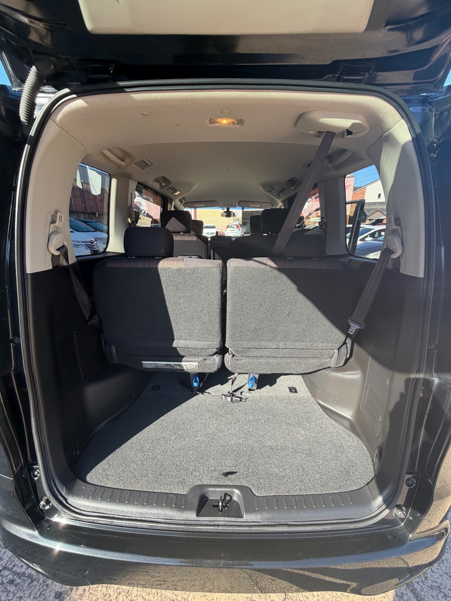 Used Nissan Serena 2015 for sale - 76070653: Photo 11