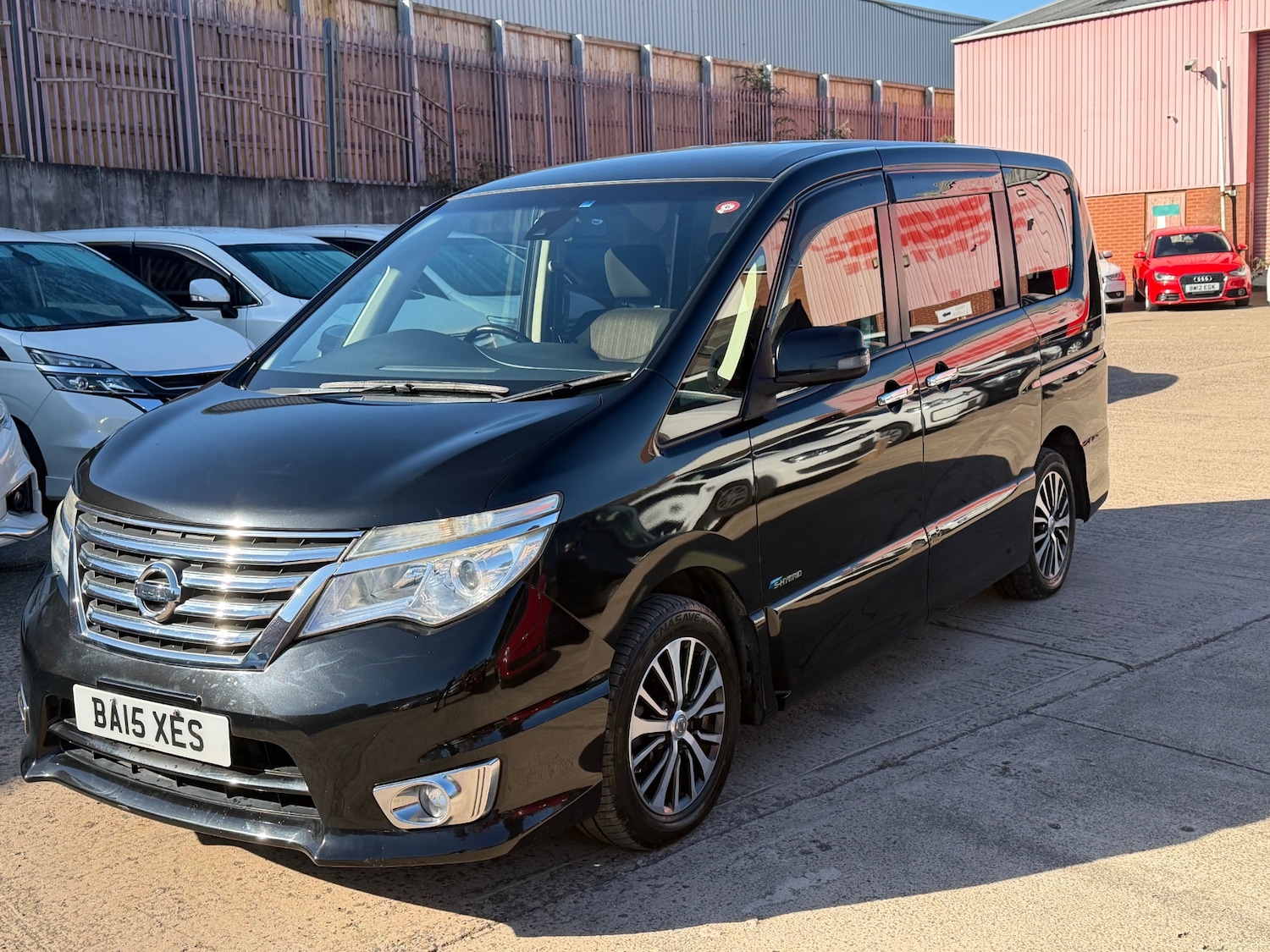 Used Nissan Serena 2015 for sale - 76070653: Photo 2