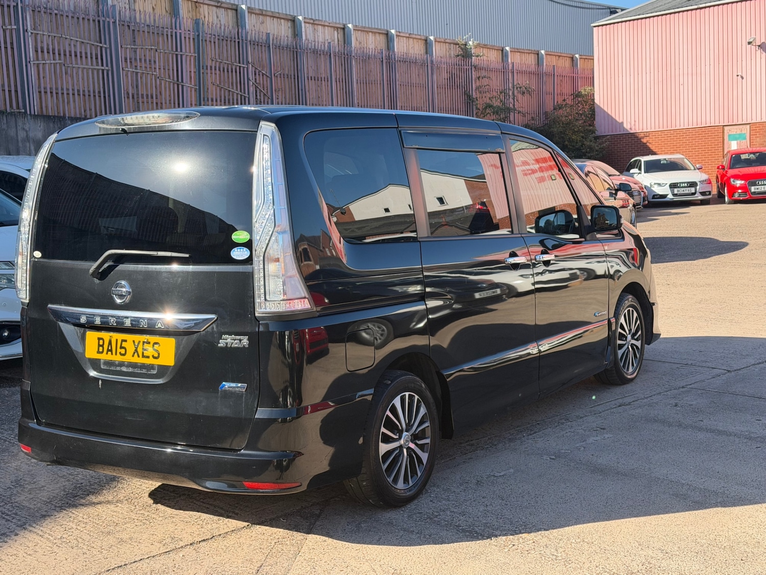 Used Nissan Serena 2015 for sale - 76070653: Photo 5