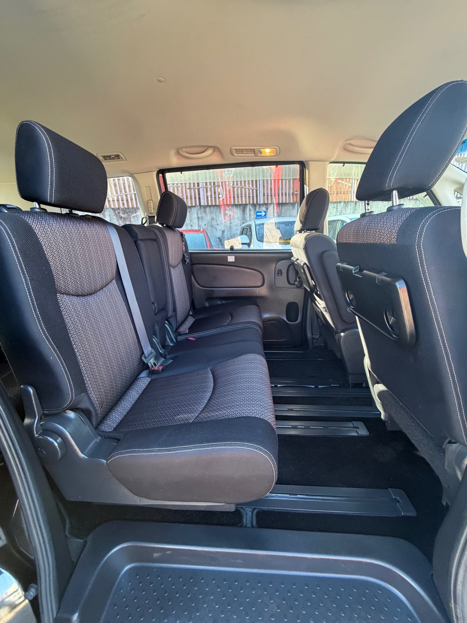 Used Nissan Serena 2015 for sale - 76070653: Photo 9