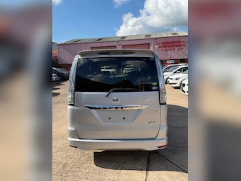 Used Nissan Serena 2014 for sale - 76098998: Photo 4