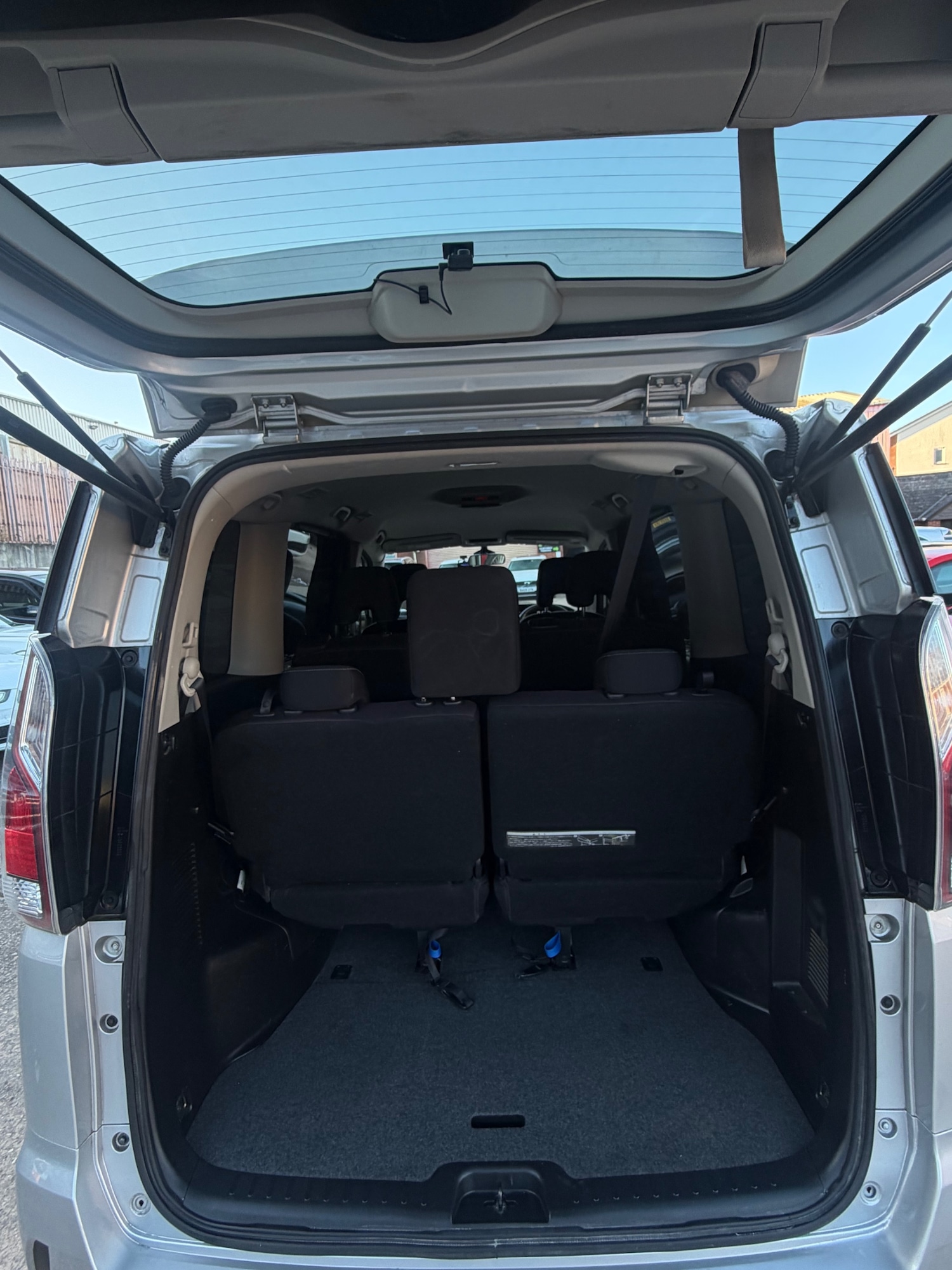 Used Nissan Serena 2017 for sale - 77051731: Photo 11