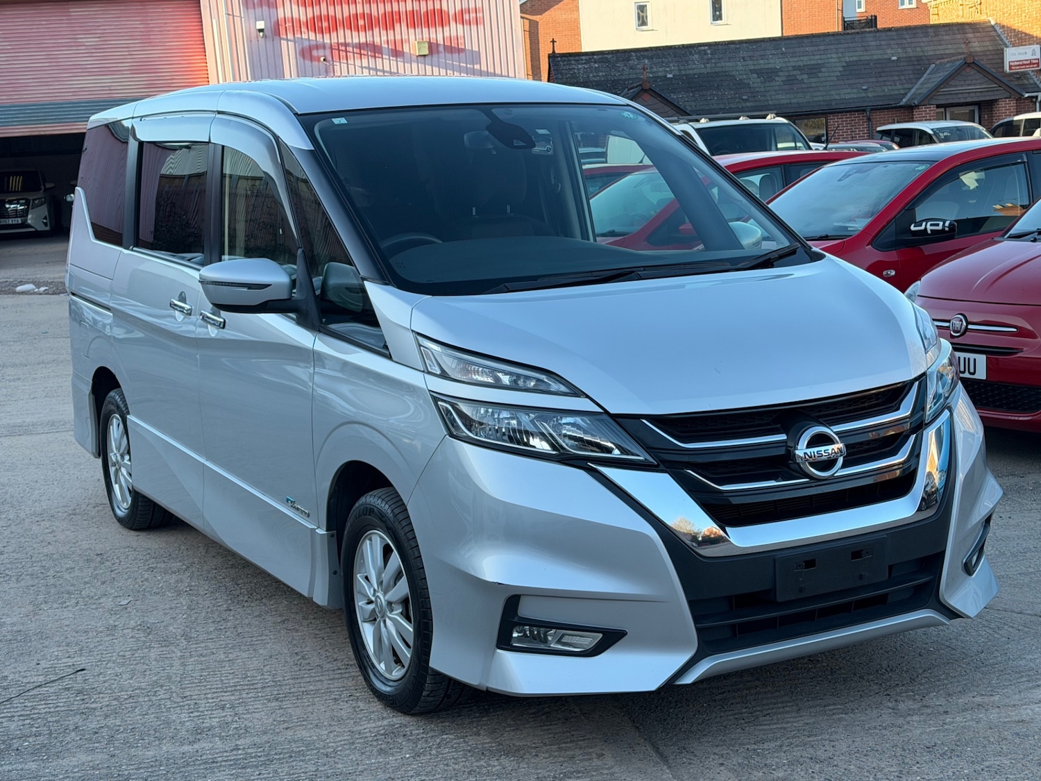Used Nissan Serena 2017 for sale - 77051731: Photo 2