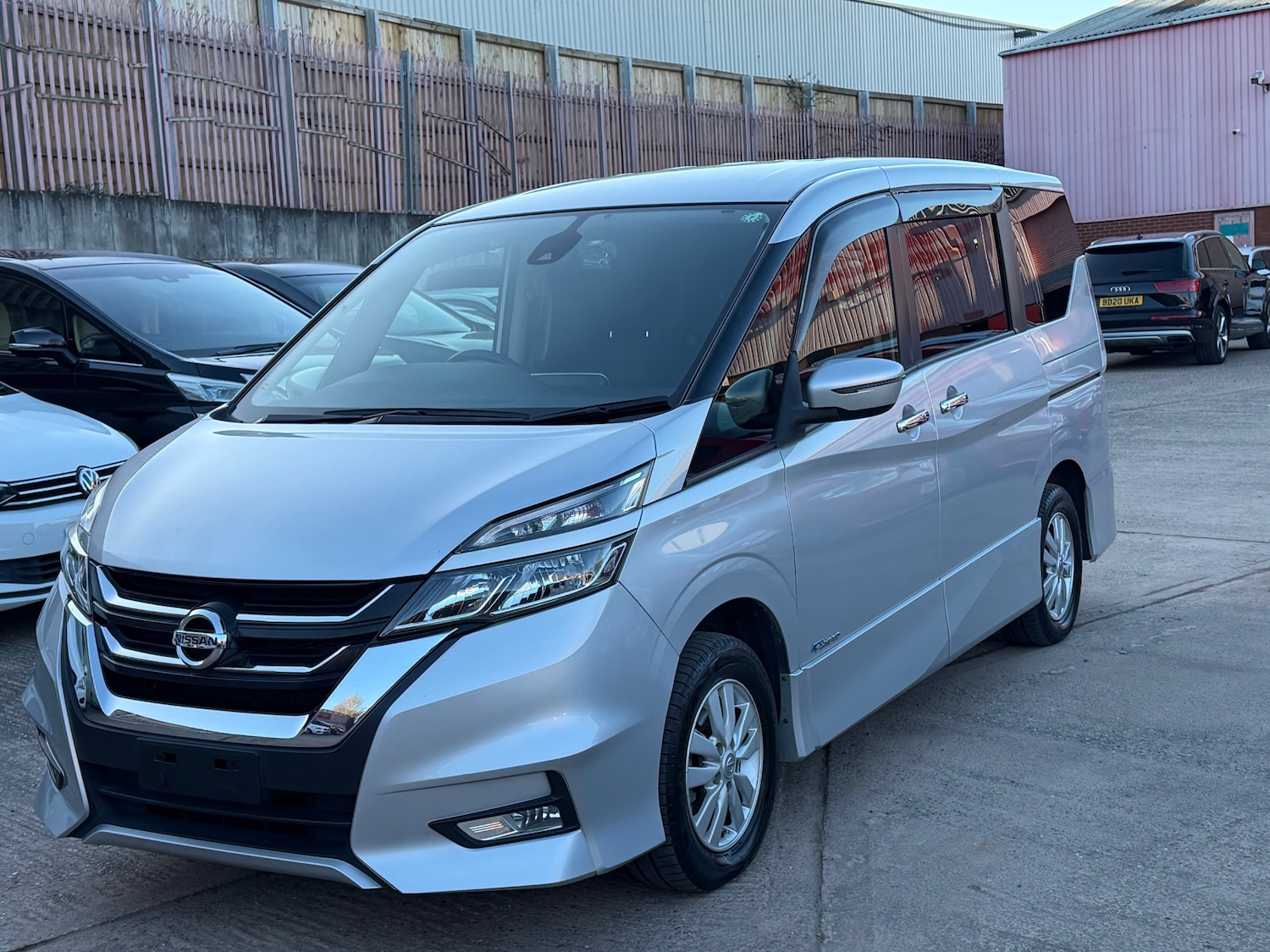 Used Nissan Serena 2017 for sale - 77051731: Photo 3