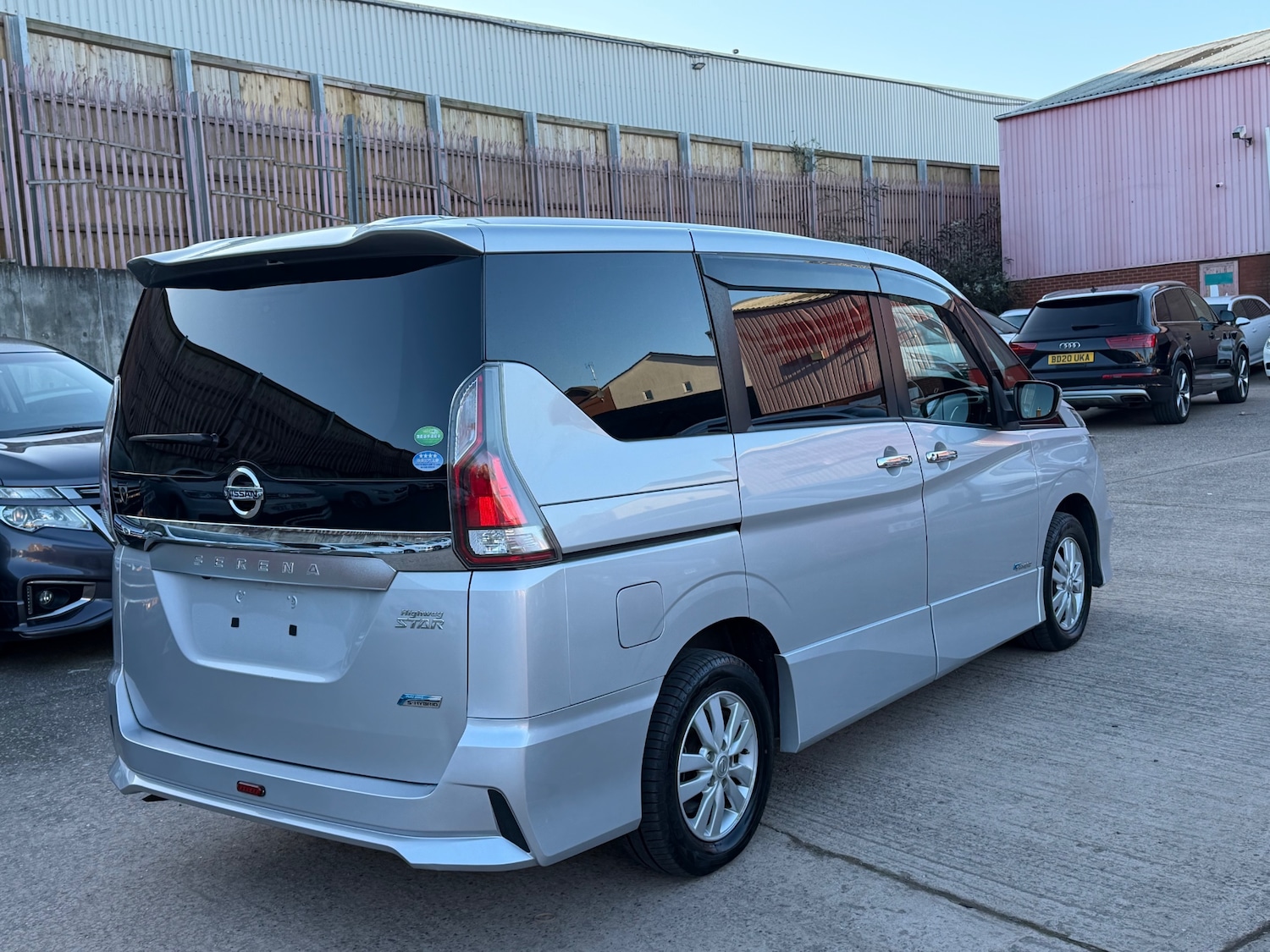 Used Nissan Serena 2017 for sale - 77051731: Photo 6