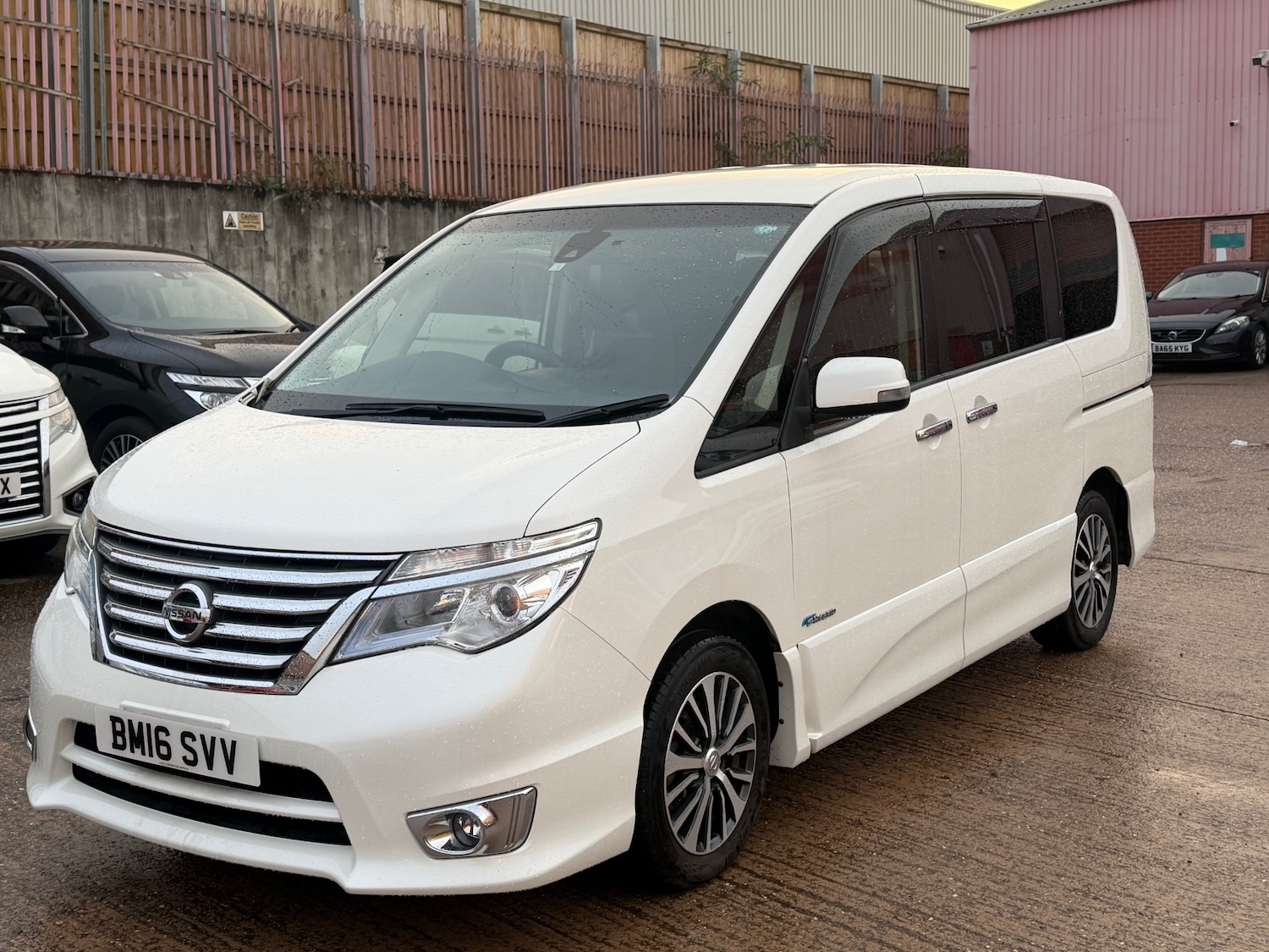 Used Nissan Serena 2016 for sale - 76438553: Photo 3