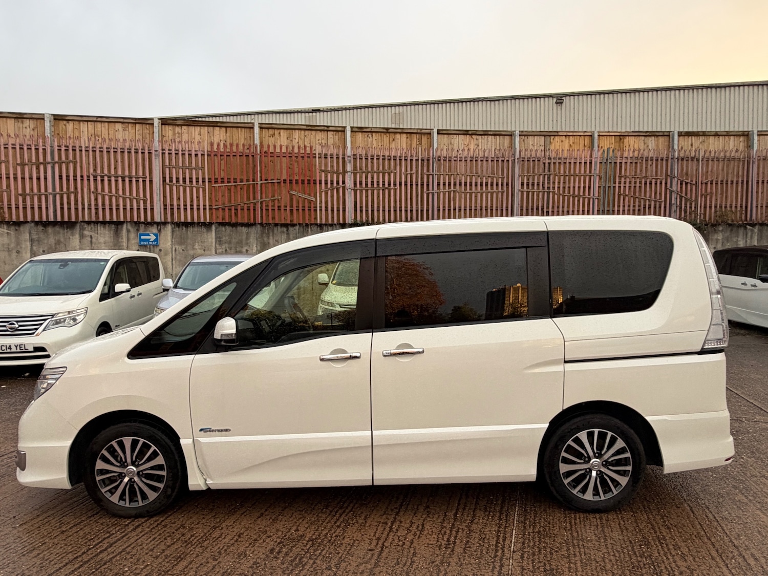 Used Nissan Serena 2016 for sale - 76438553: Photo 7