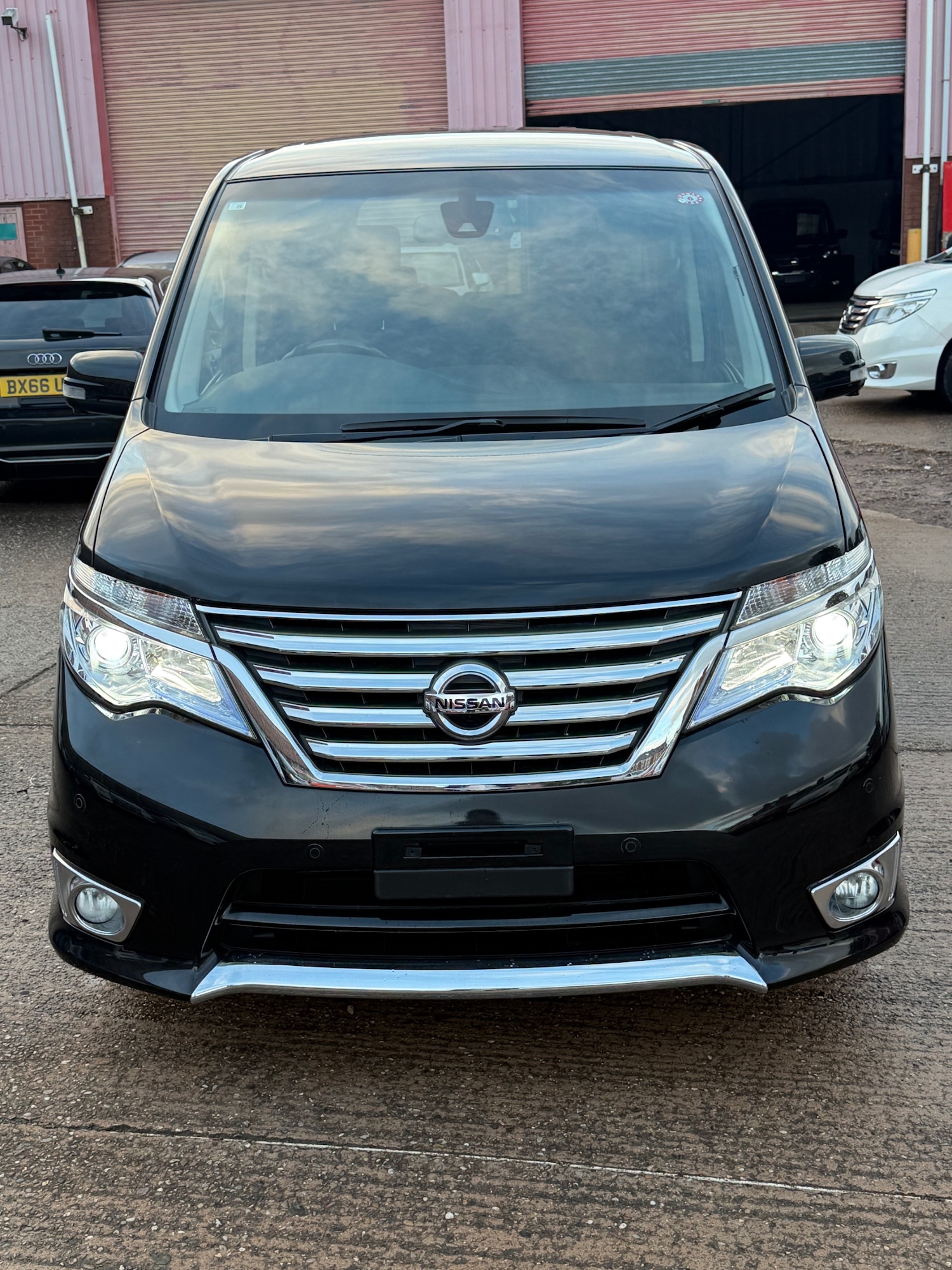 Used Nissan Serena 2014 for sale - 76325067: Photo 1
