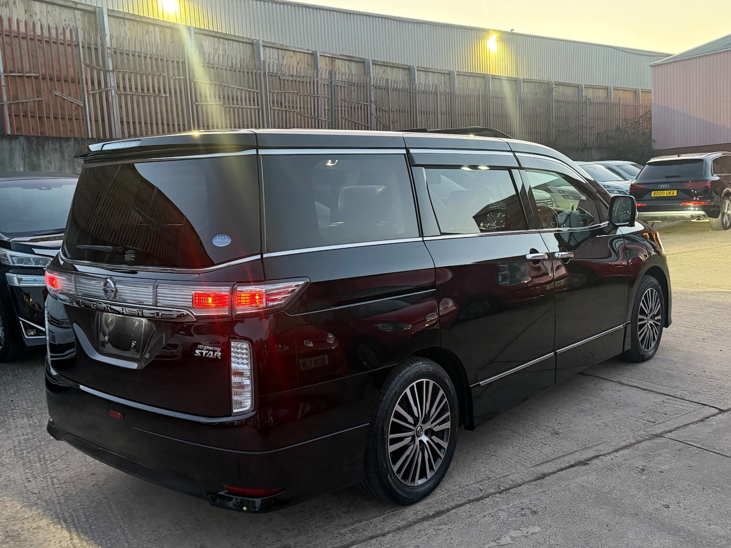 Used Nissan Elgrand 2020 for sale - 77052136: Photo 6