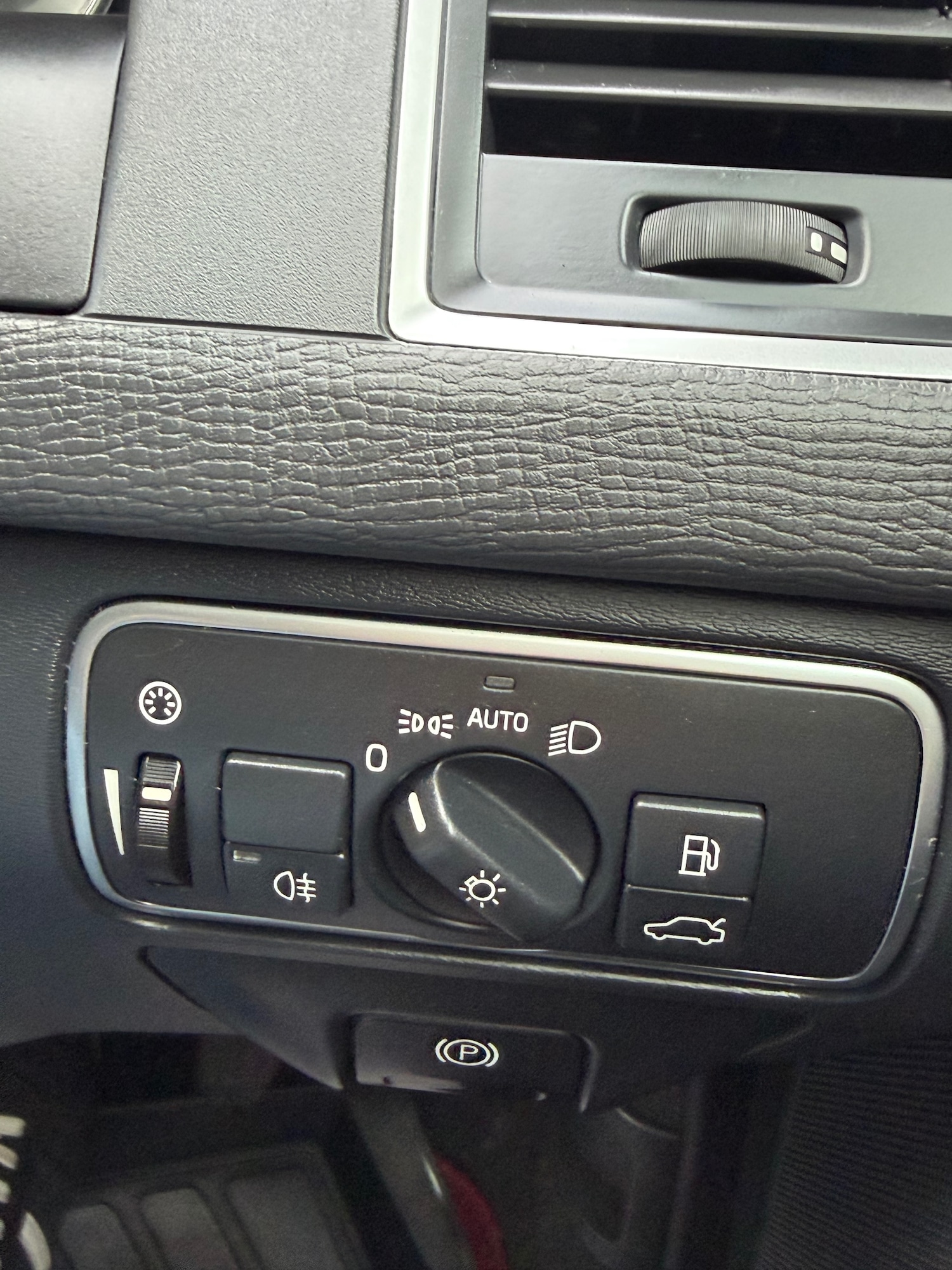 Used Volvo XC60 2017 for sale - 78081298: Photo 14