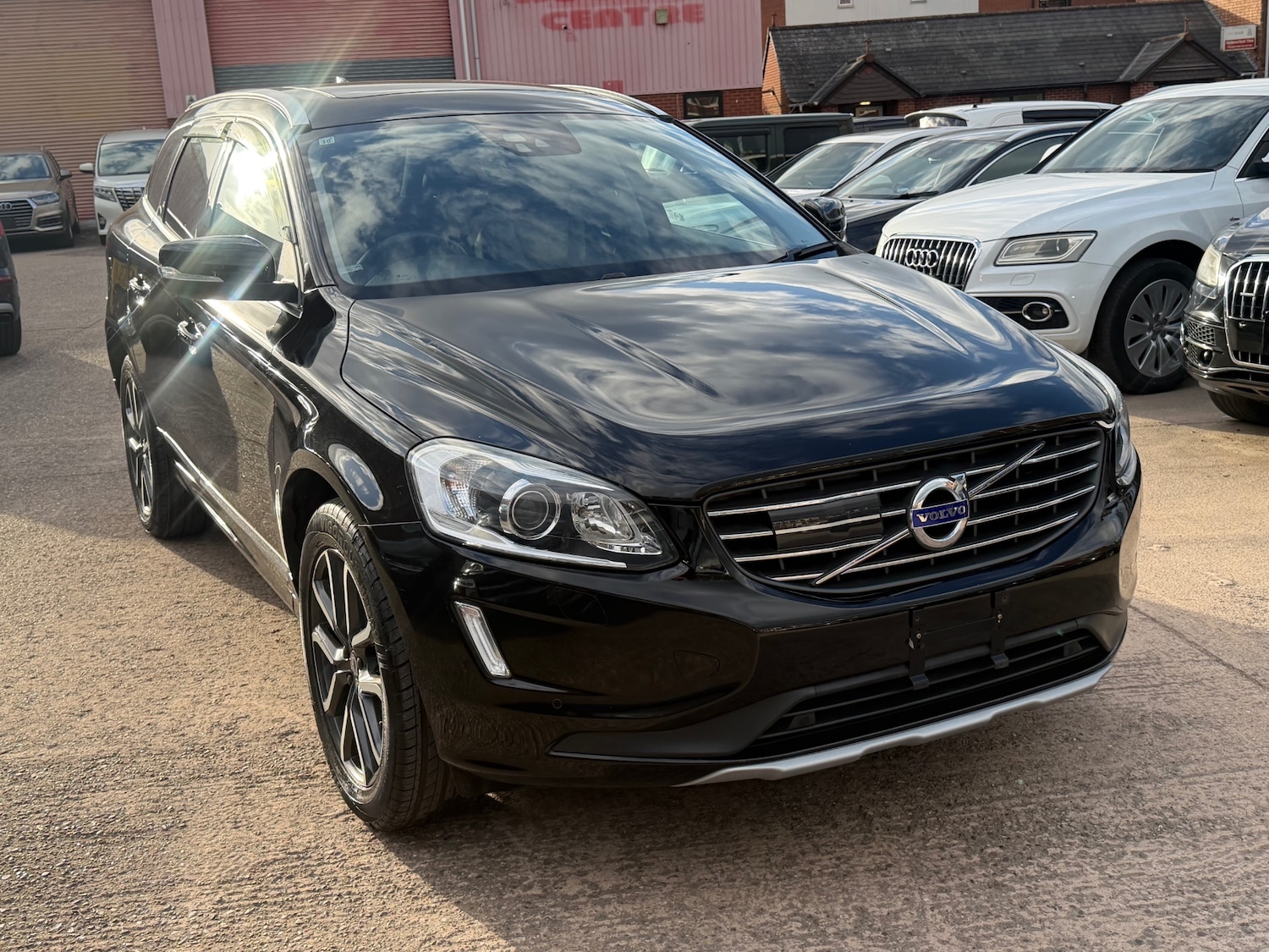 Used Volvo XC60 2017 for sale - 78081298: Photo 3