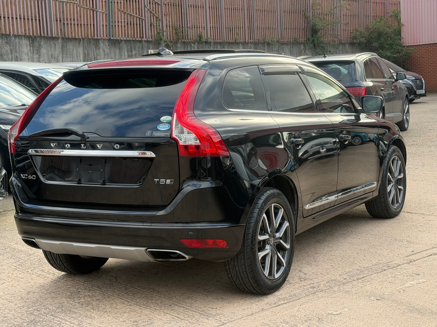 Used Volvo XC60 2017 for sale - 78081298: Photo 6