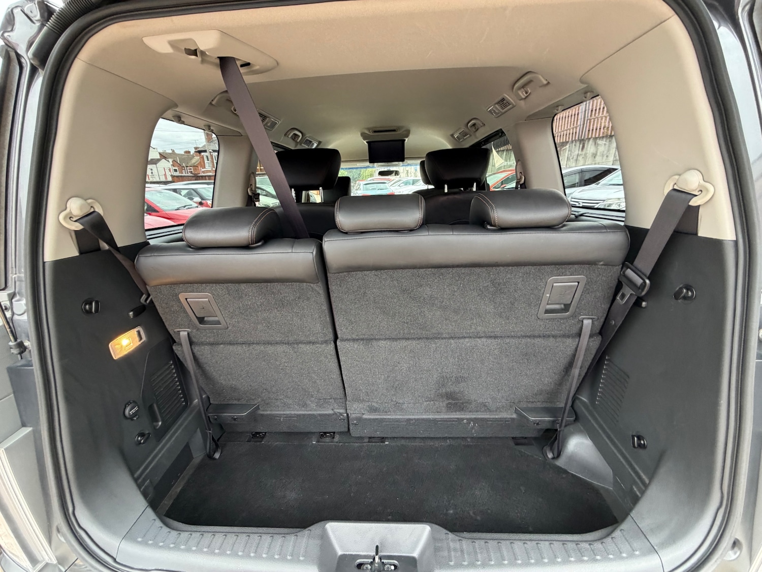 Used Nissan Elgrand 2016 for sale - 76198617: Photo 10