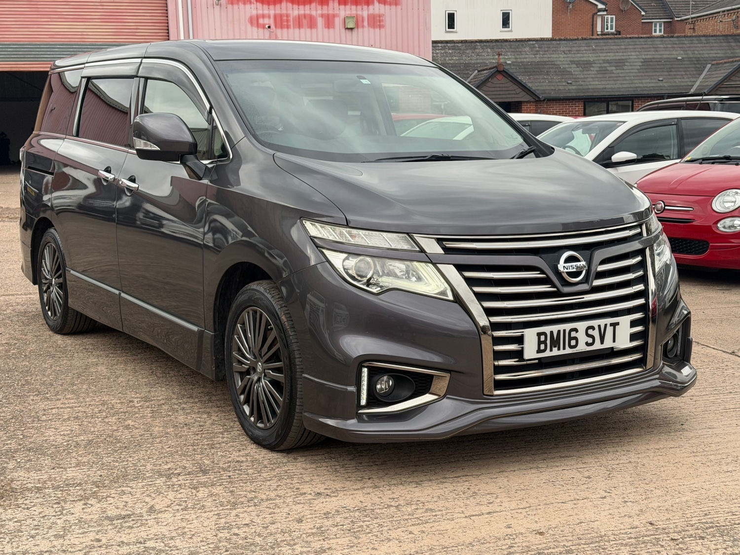 Used Nissan Elgrand 2016 for sale - 76198617: Photo 2