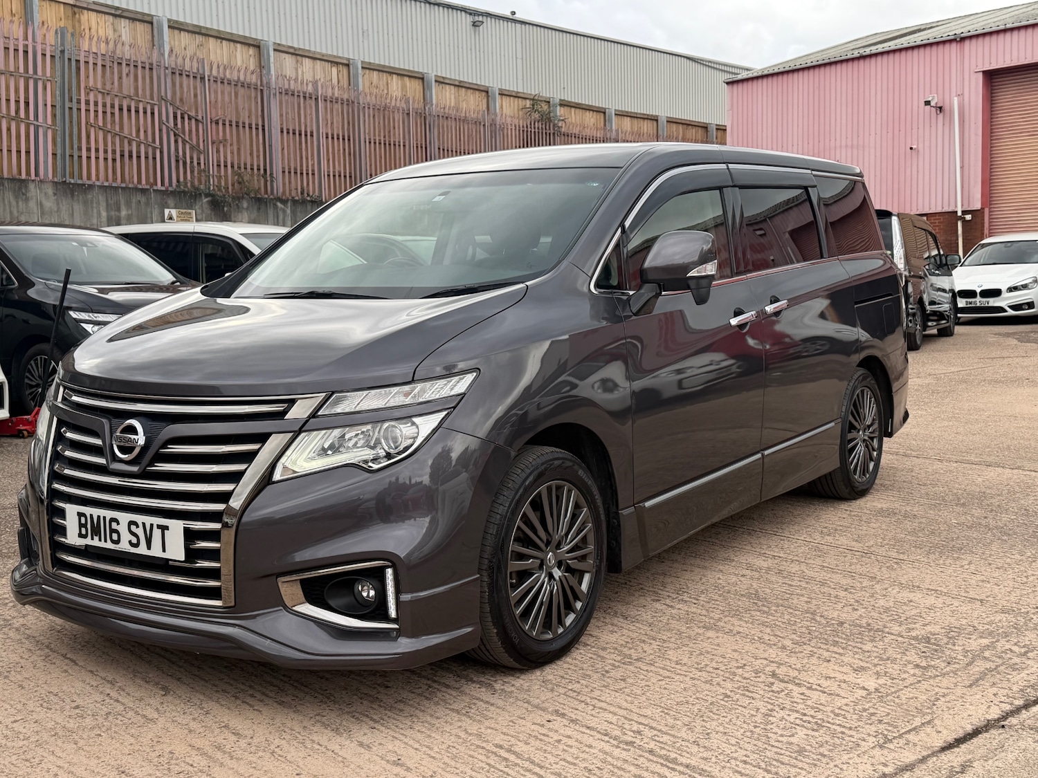 Used Nissan Elgrand 2016 for sale - 76198617: Photo 3