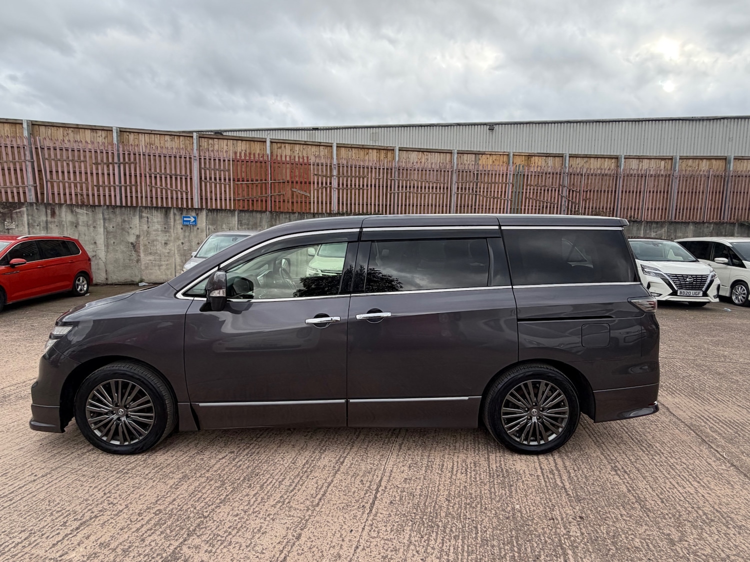 Used Nissan Elgrand 2016 for sale - 76198617: Photo 7