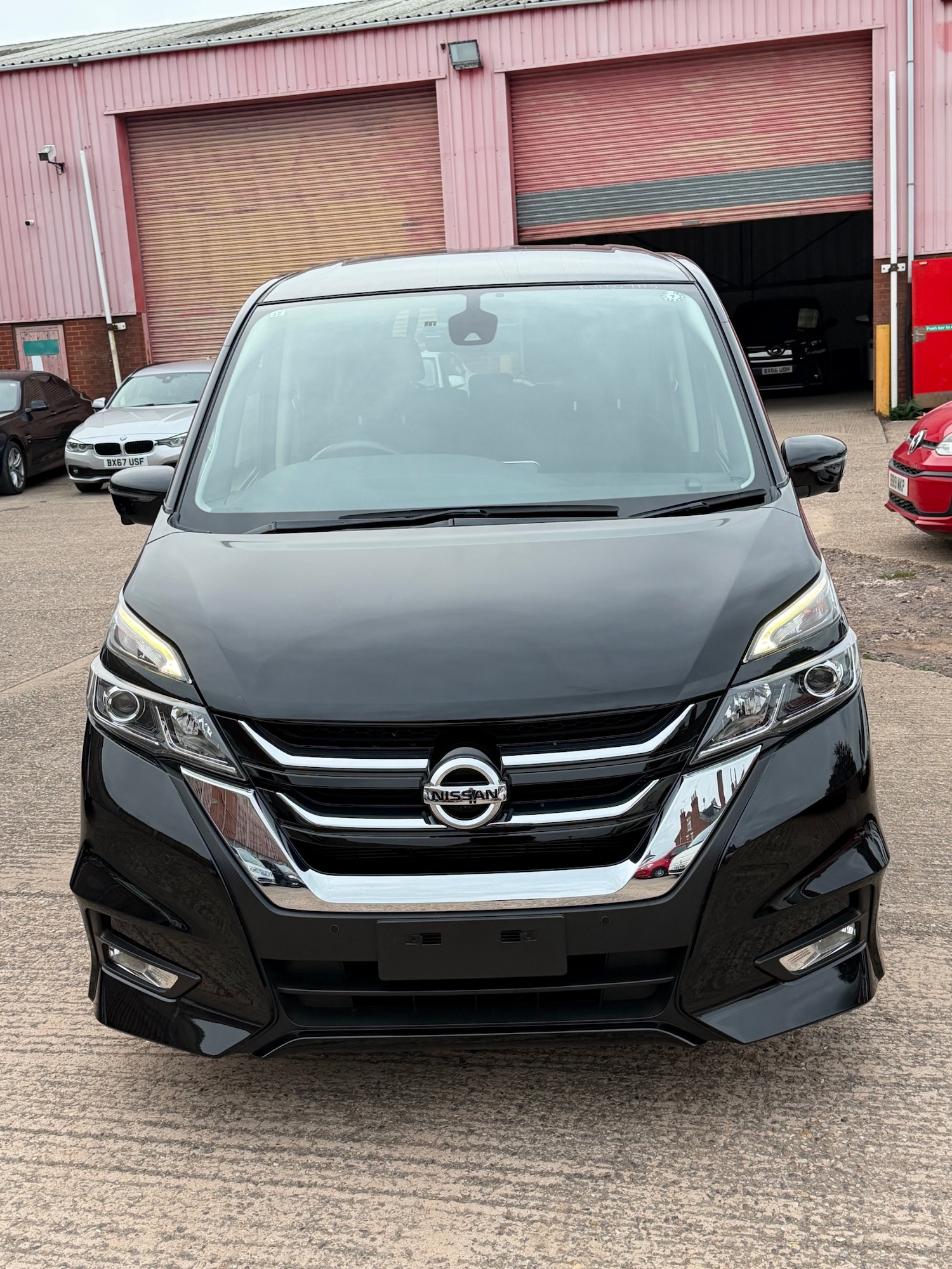 Used Nissan Serena 2017 for sale - 76313617: Photo 1