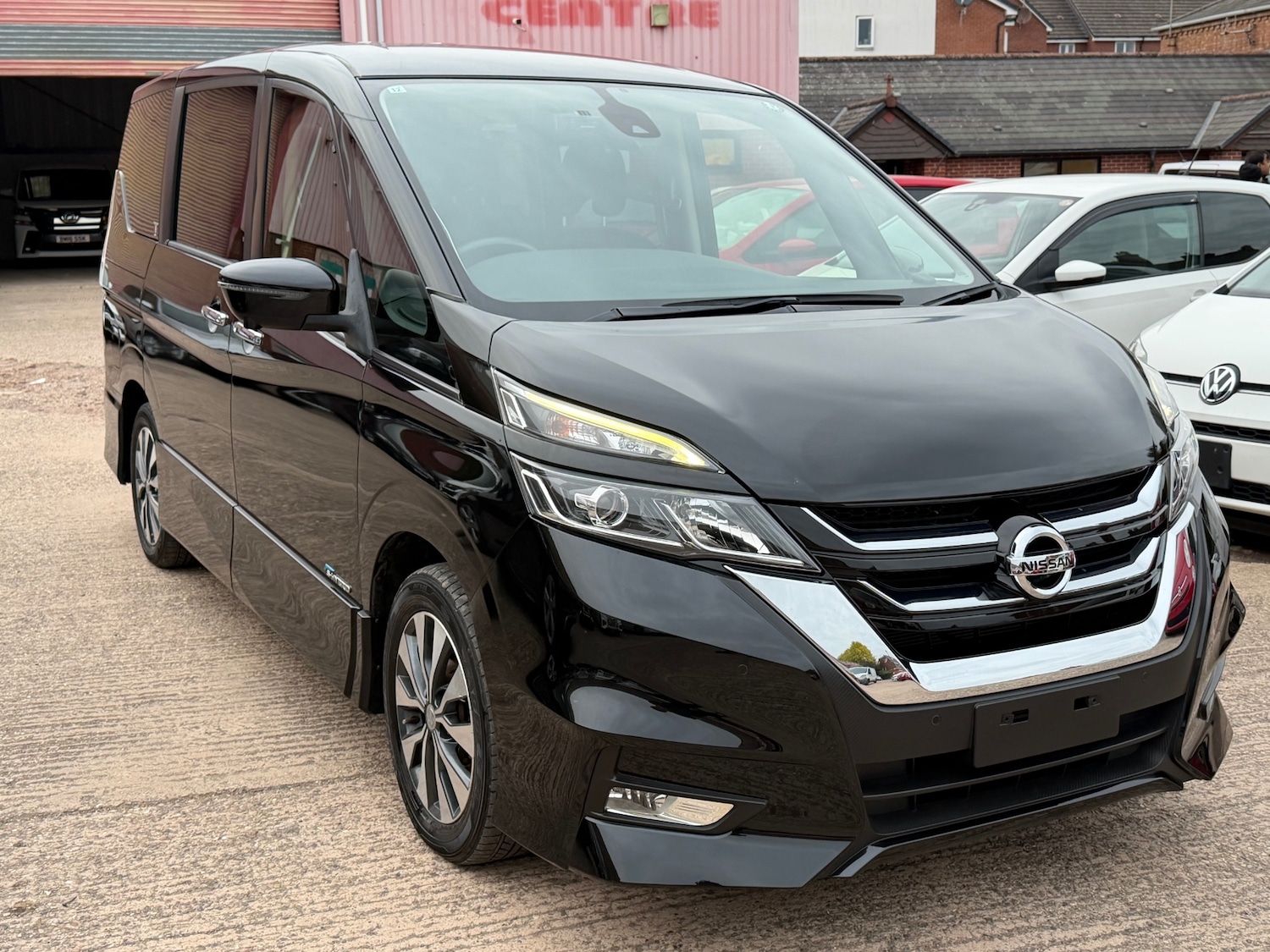 Used Nissan Serena 2017 for sale - 76313617: Photo 3