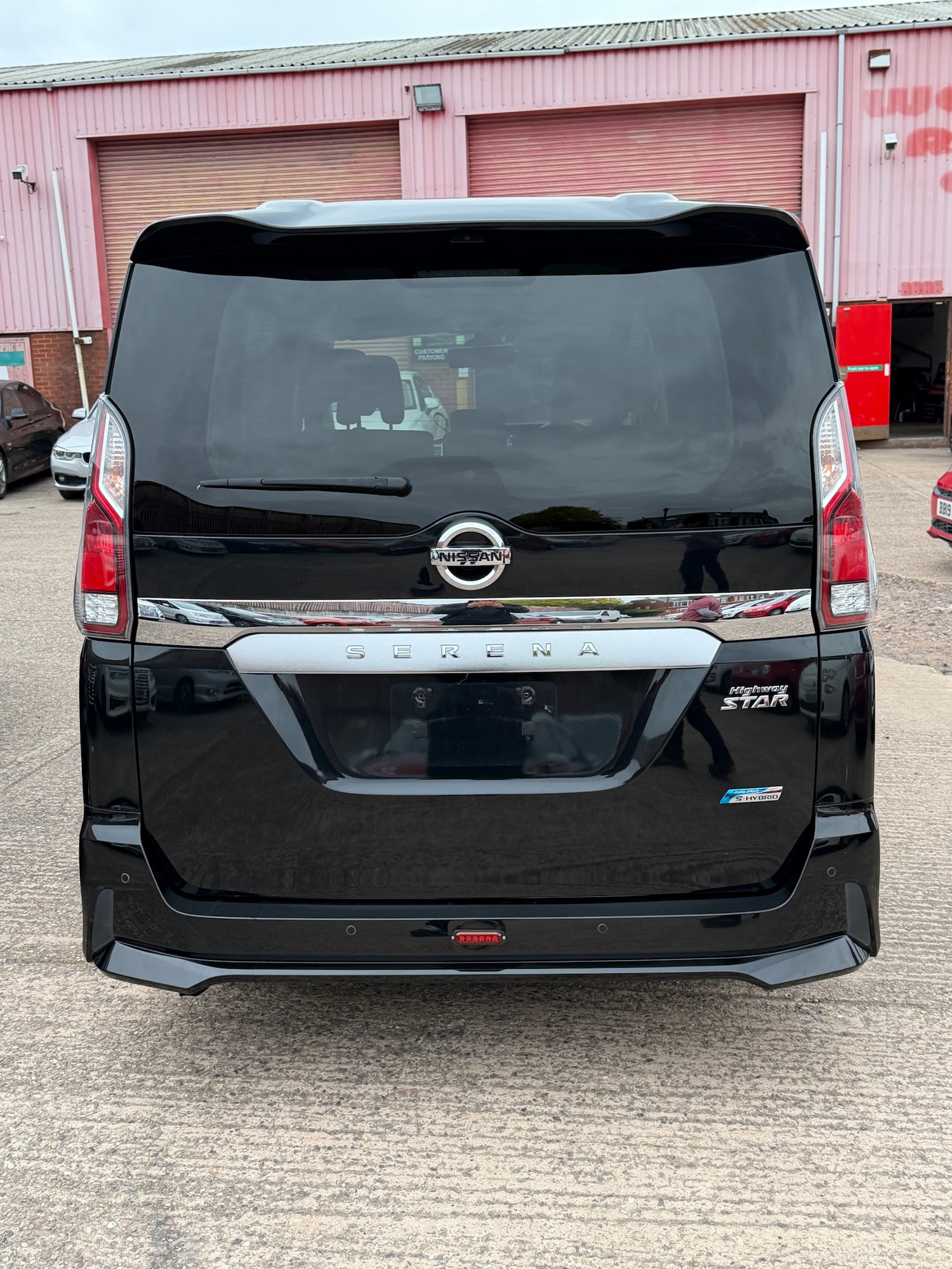 Used Nissan Serena 2017 for sale - 76313617: Photo 4