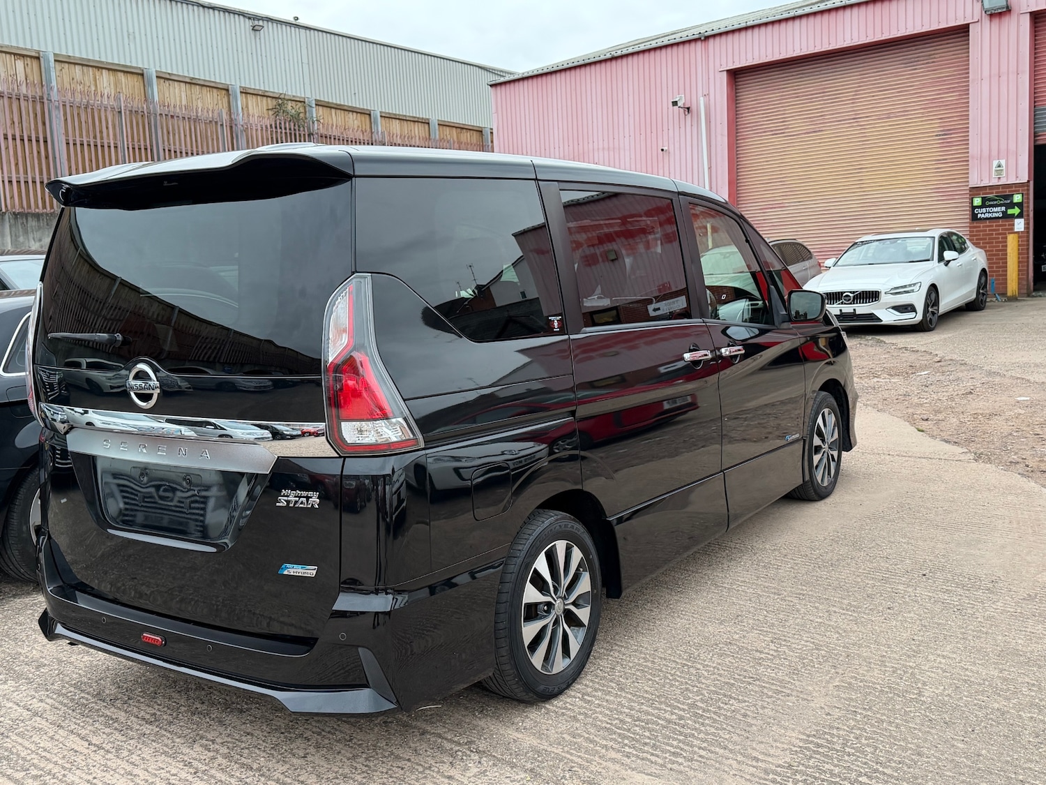 Used Nissan Serena 2017 for sale - 76313617: Photo 6