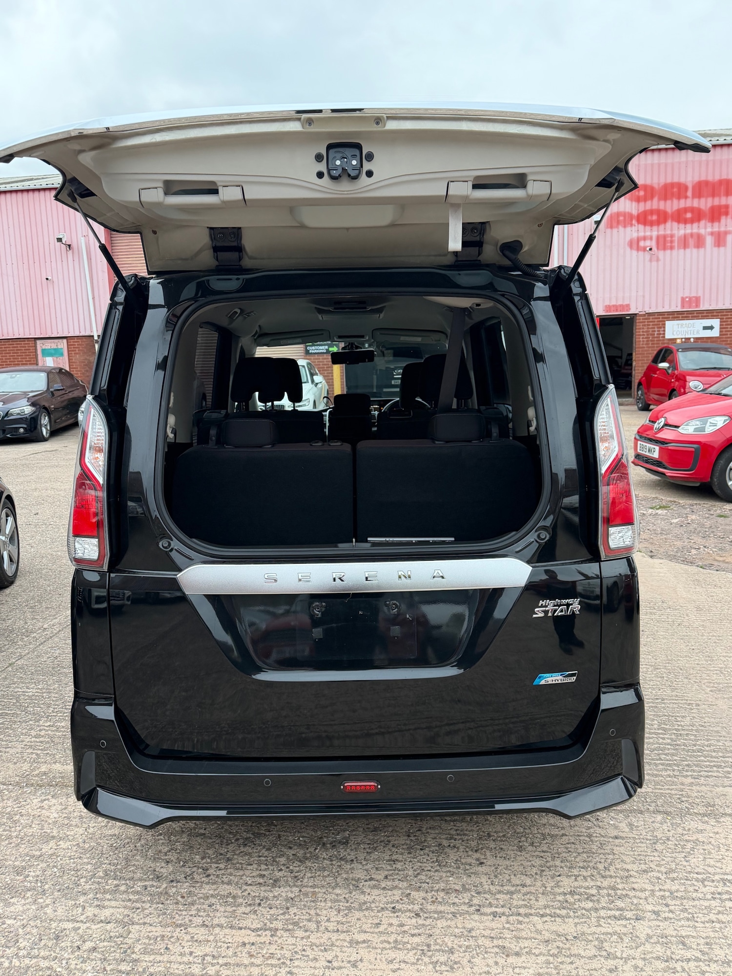 Used Nissan Serena 2017 for sale - 76313617: Photo 7