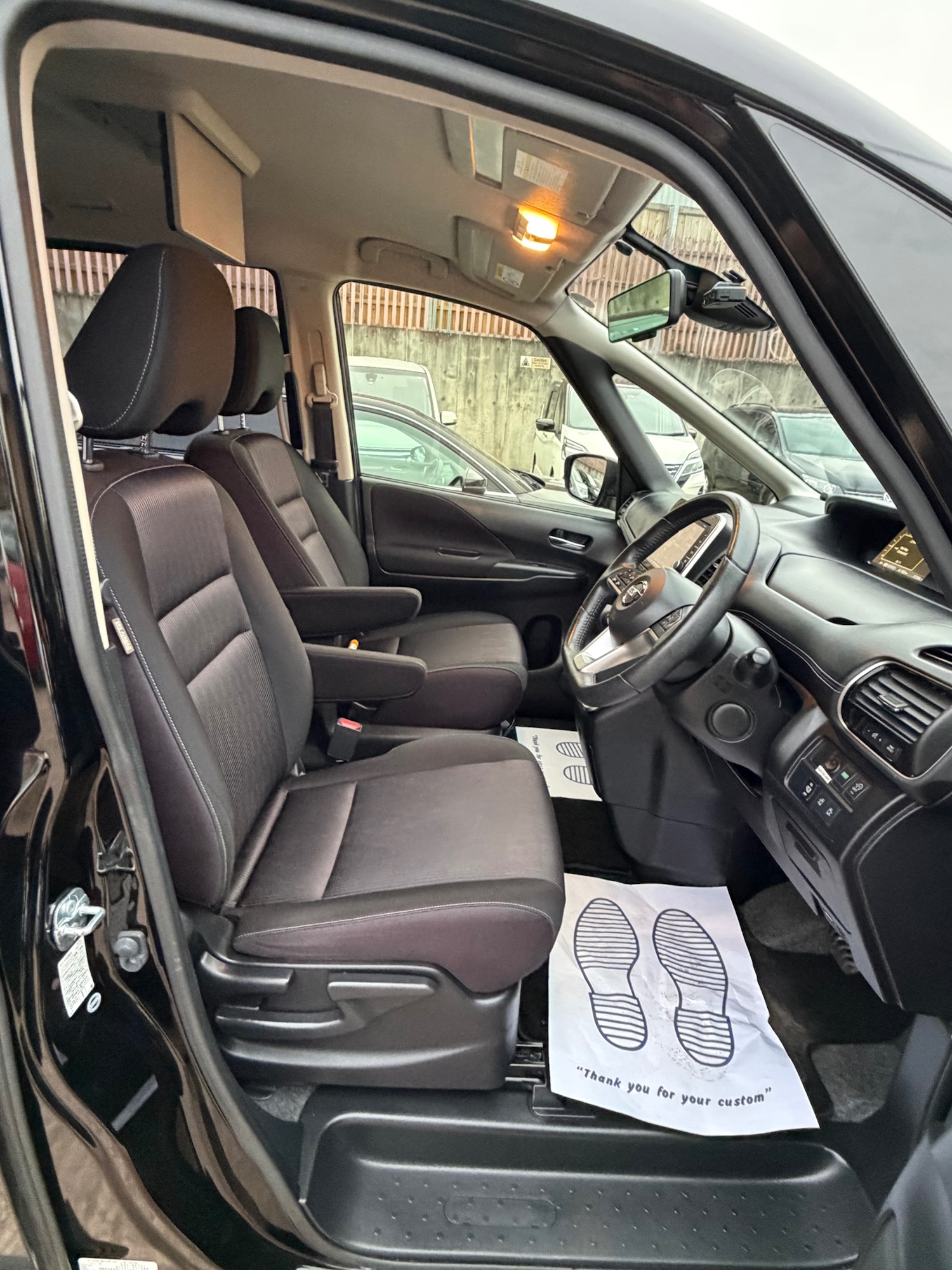 Used Nissan Serena 2017 for sale - 76313617: Photo 8