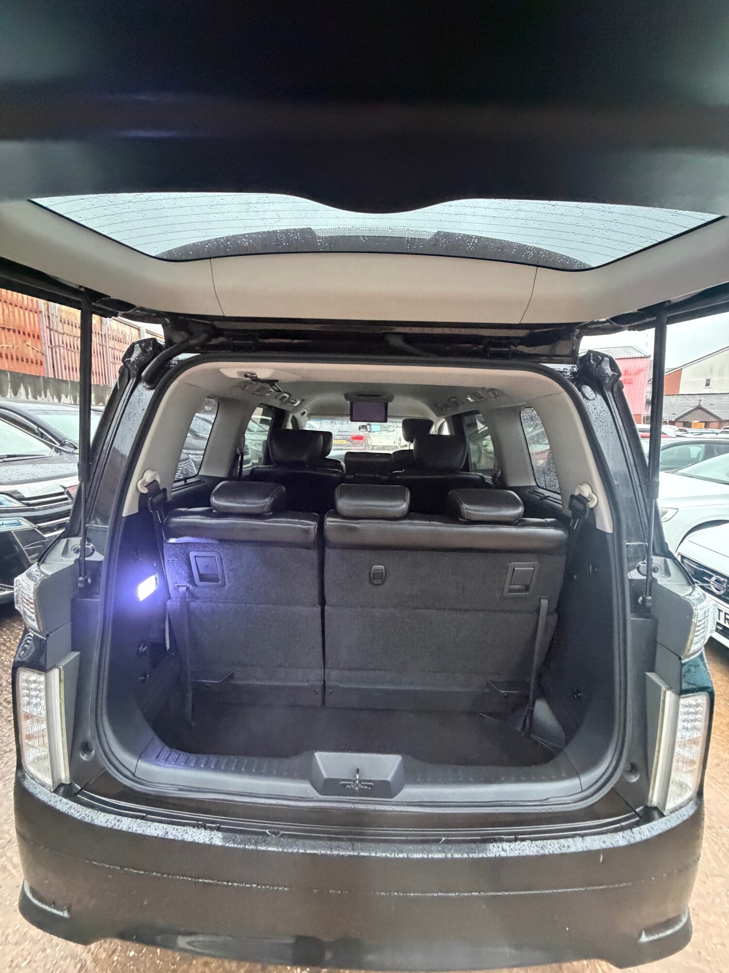 Used Nissan Elgrand 2014 for sale - 77536271: Photo 10