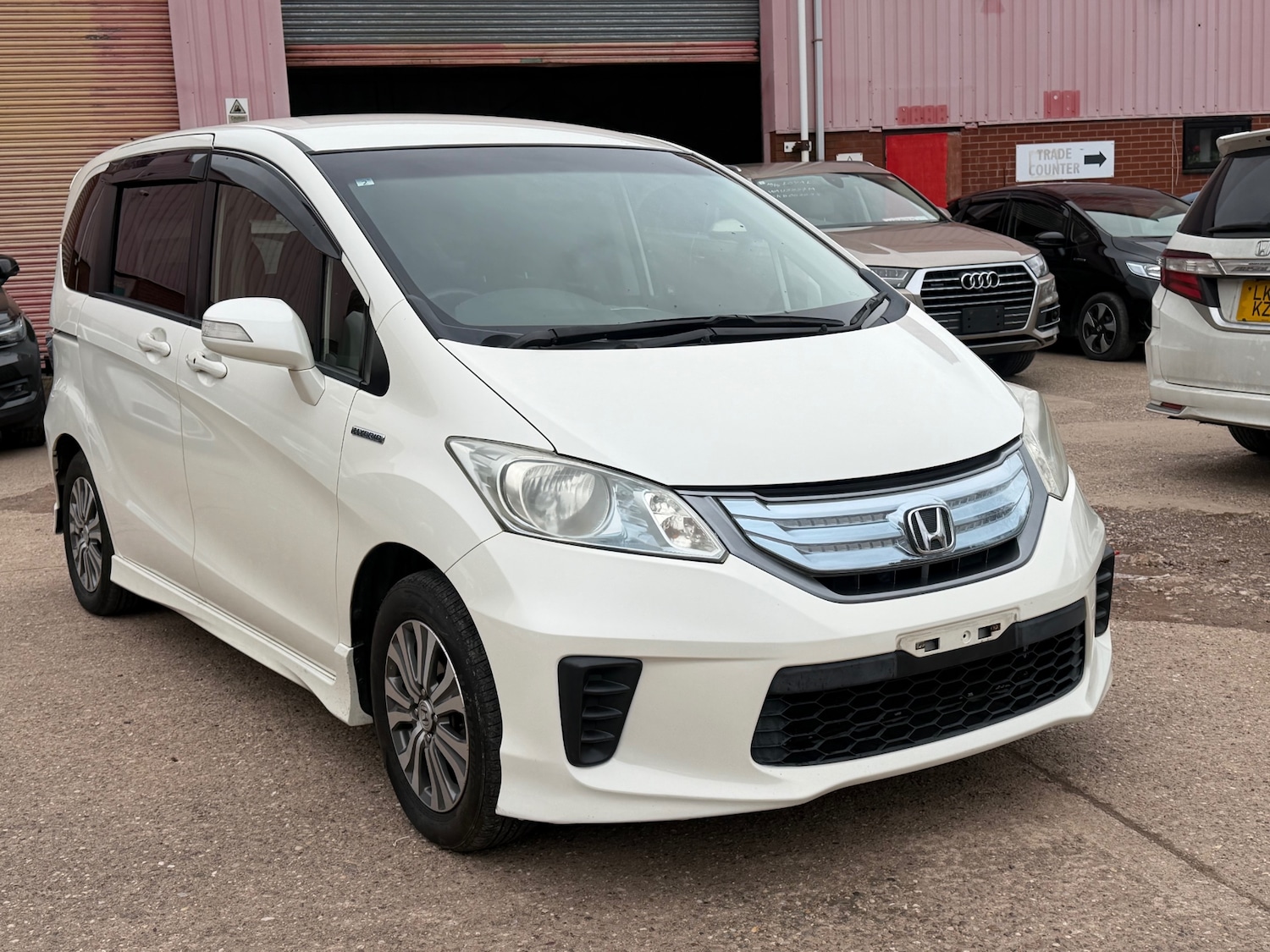Used Honda Freed 2013 for sale - 77640395: Photo 2