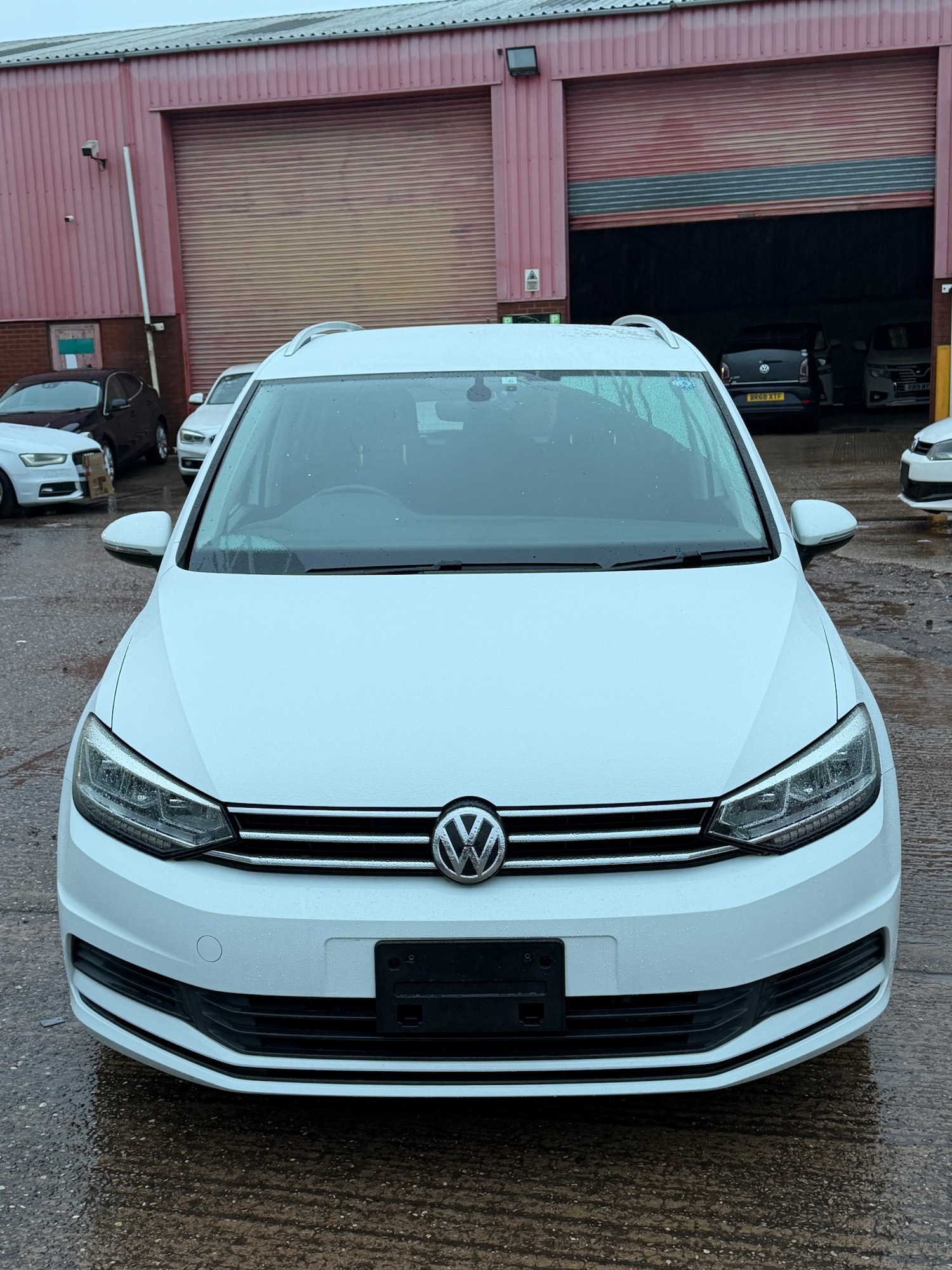 Used Volkswagen Touran 2018 for sale - 76664668: Photo 1