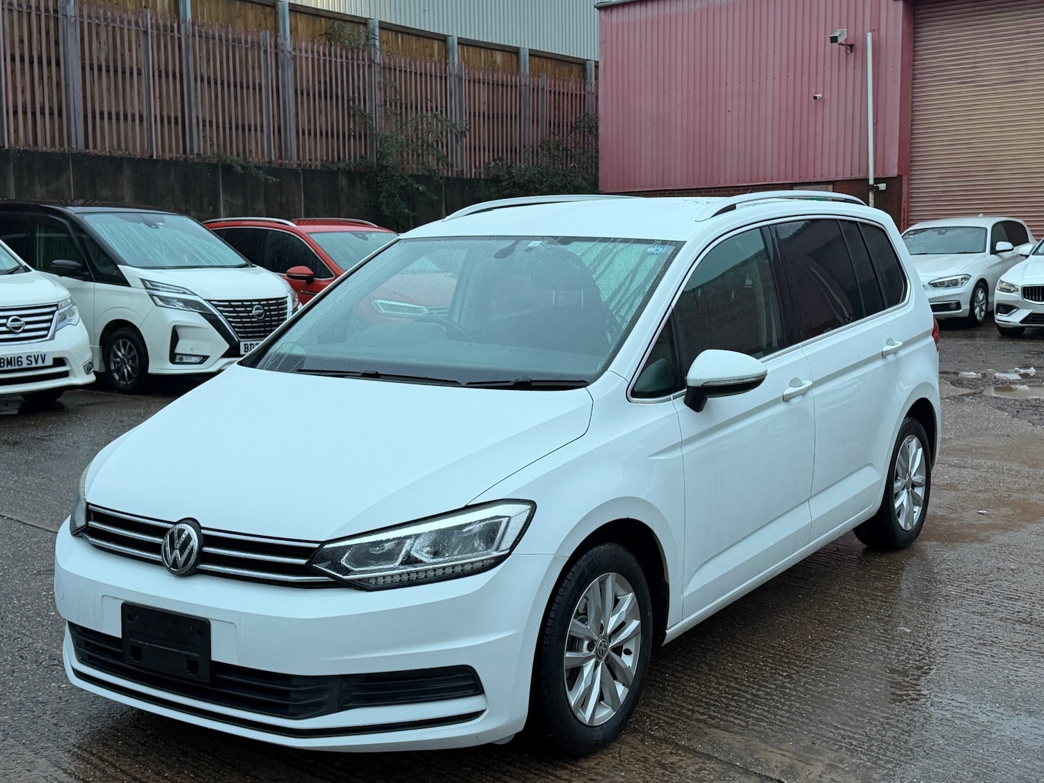 Used Volkswagen Touran 2018 for sale - 76664668: Photo 2