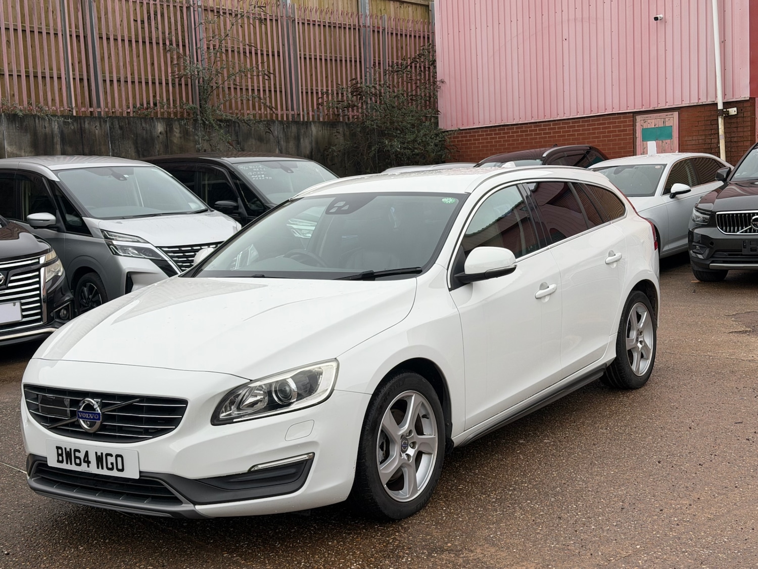 Used Volvo V60 2014 for sale - 77632664: Photo 3