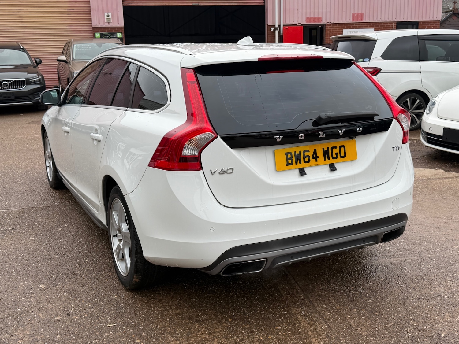 Used Volvo V60 2014 for sale - 77632664: Photo 5