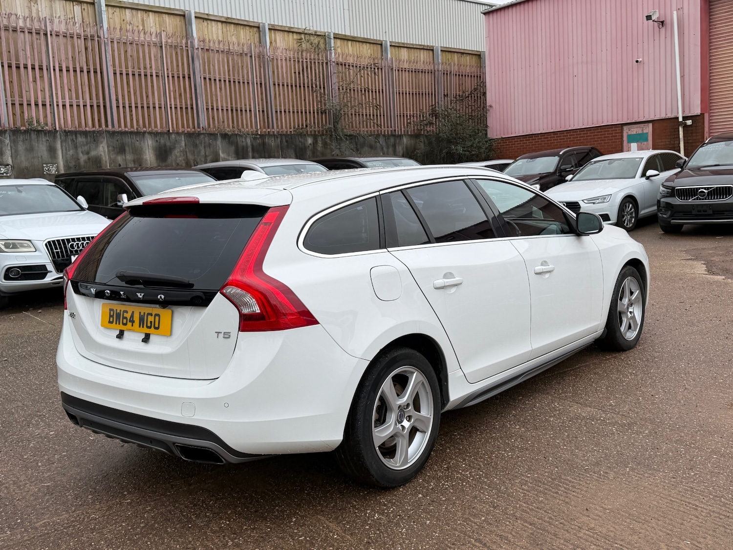 Used Volvo V60 2014 for sale - 77632664: Photo 6