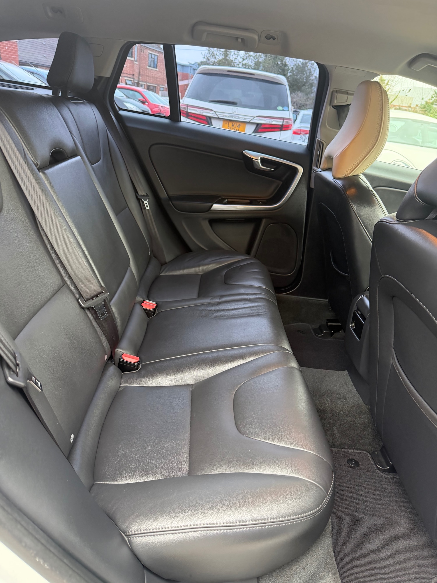 Used Volvo V60 2014 for sale - 77632664: Photo 8