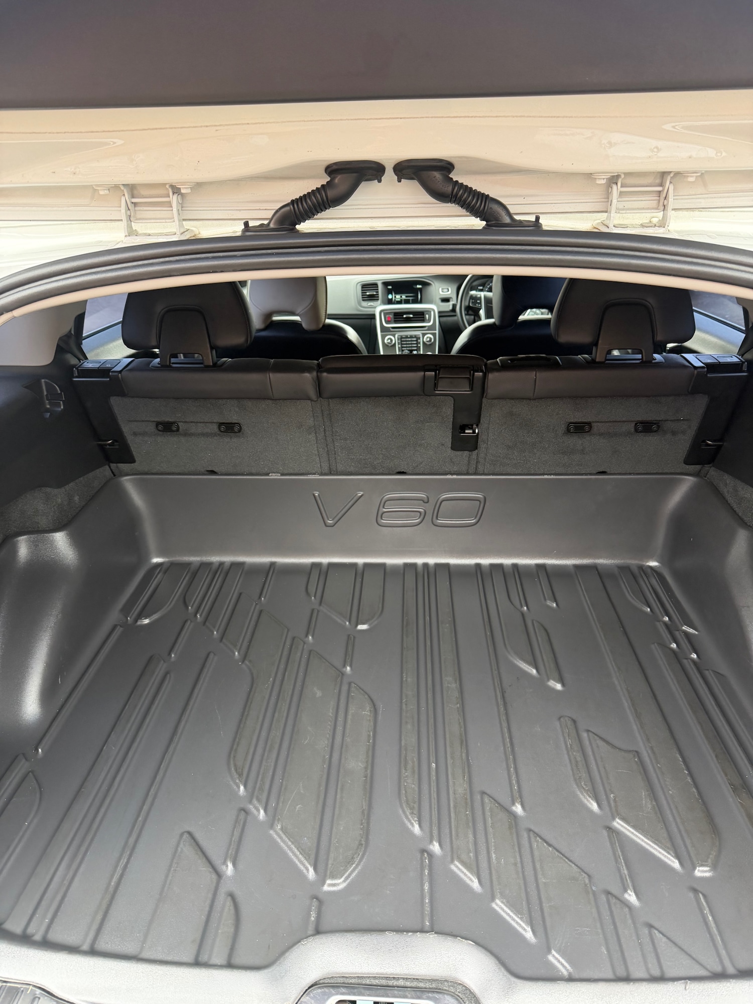 Used Volvo V60 2014 for sale - 77632664: Photo 9