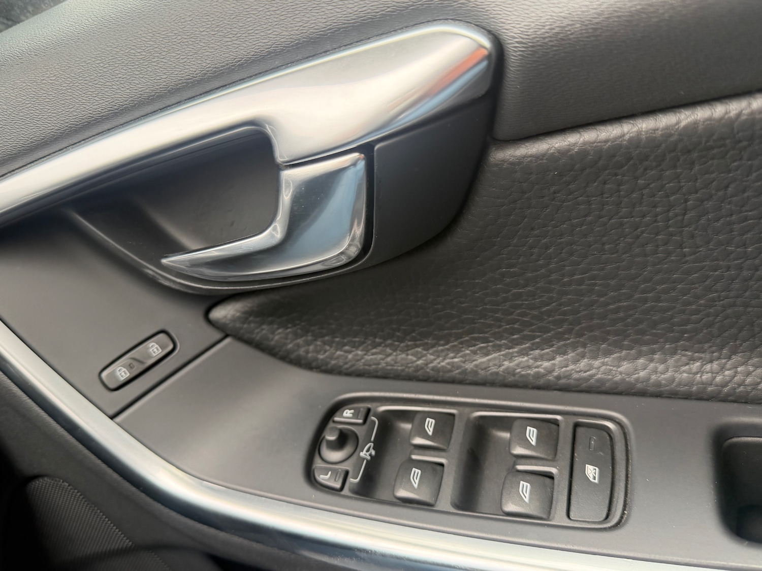 Used Volvo V60 2014 for sale - 78060878: Photo 13