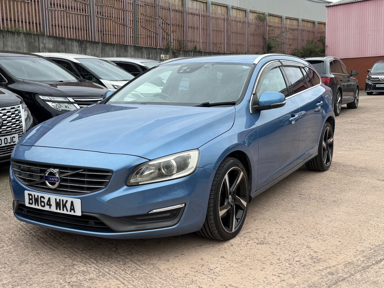 Used Volvo V60 2014 for sale - 78060878: Photo 3