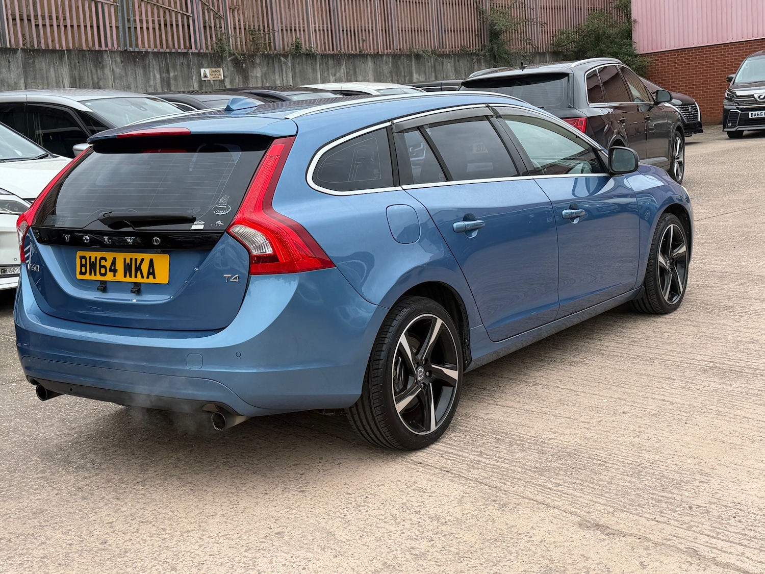 Used Volvo V60 2014 for sale - 78060878: Photo 6