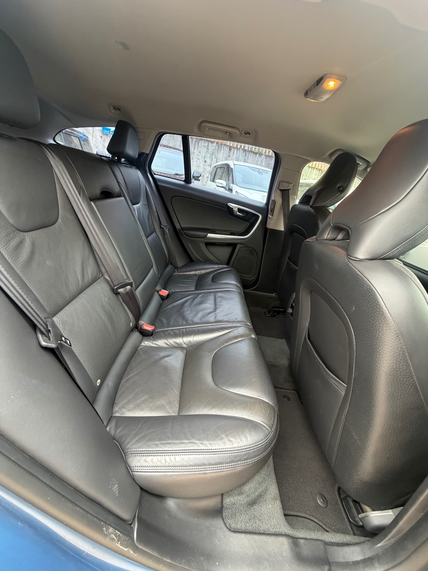 Used Volvo V60 2014 for sale - 78060878: Photo 9