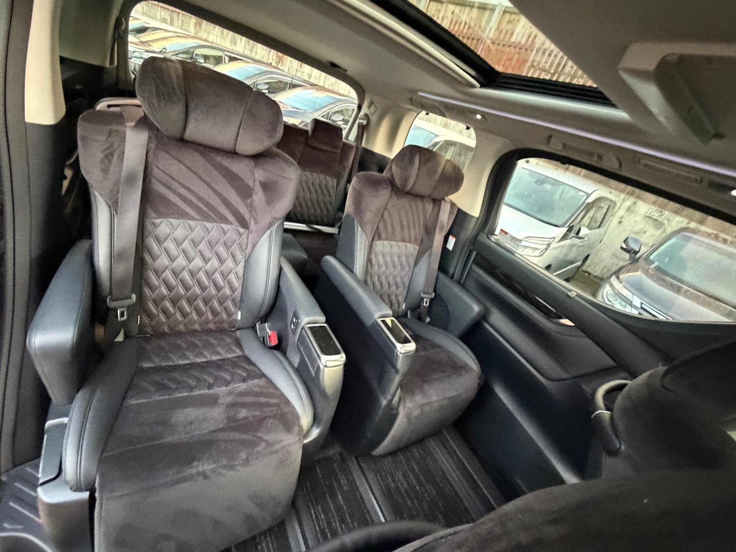 Used Toyota Vellfire 2016 for sale - 78045870: Photo 10