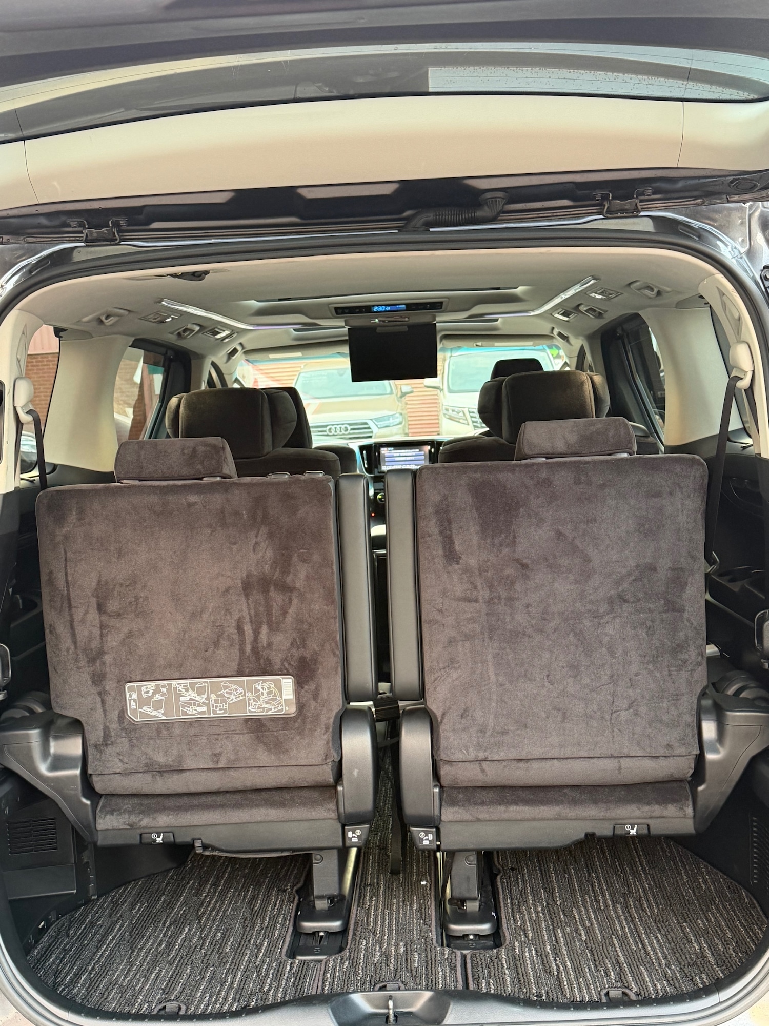 Used Toyota Vellfire 2016 for sale - 78045870: Photo 11