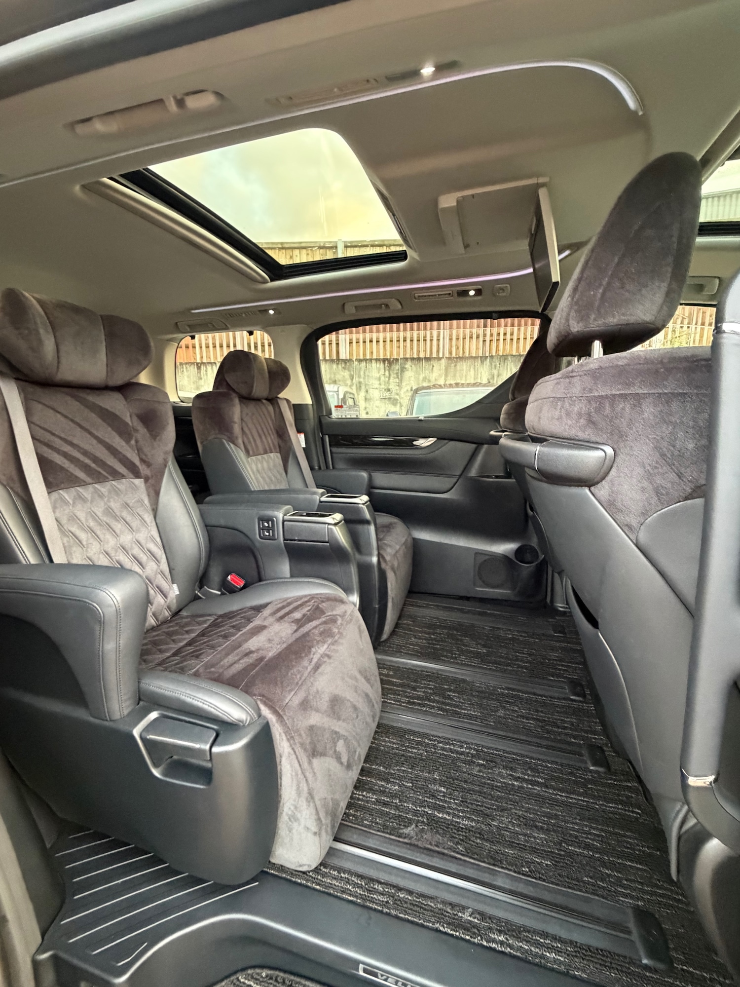 Used Toyota Vellfire 2016 for sale - 78045870: Photo 9
