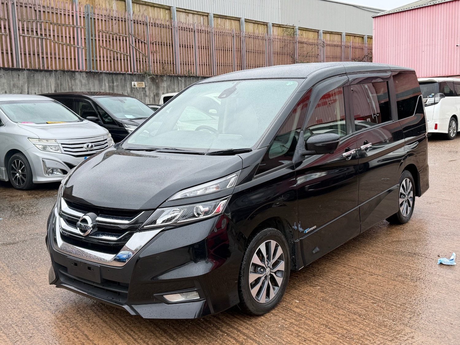 Used Nissan Serena 2017 for sale - 77535718: Photo 3