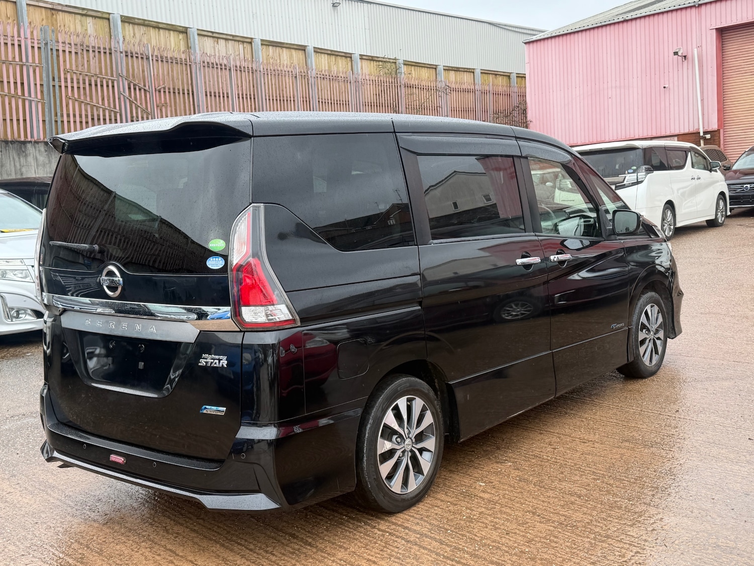 Used Nissan Serena 2017 for sale - 77535718: Photo 6