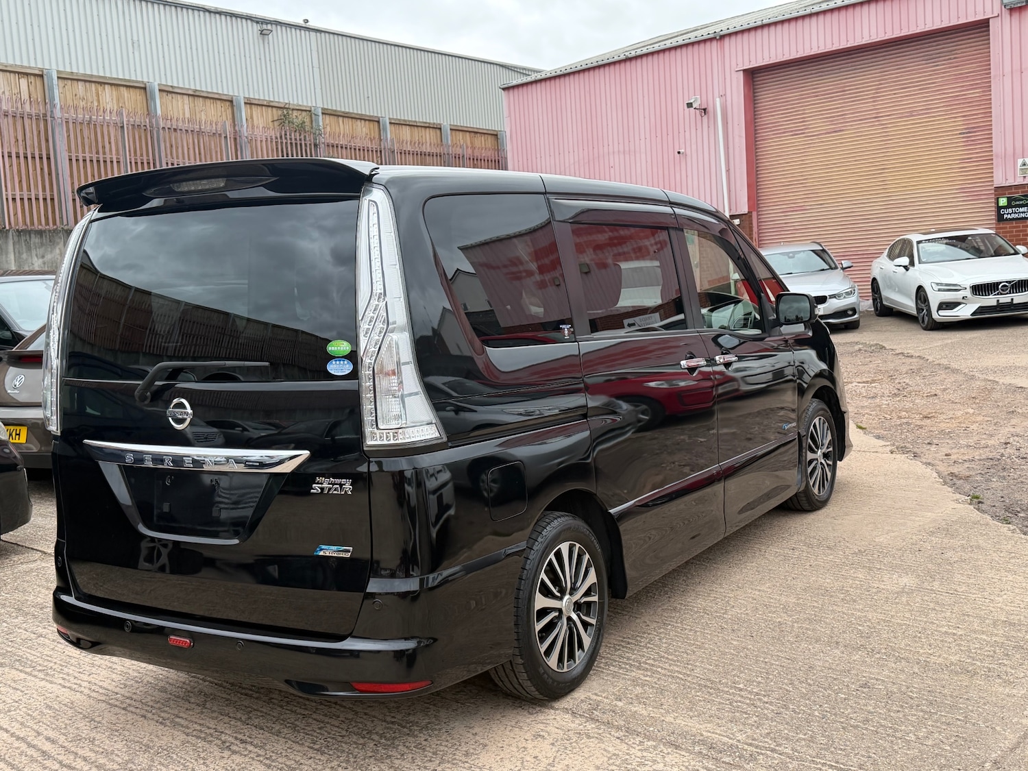 Used Nissan Serena 2016 for sale - 76198628: Photo 5